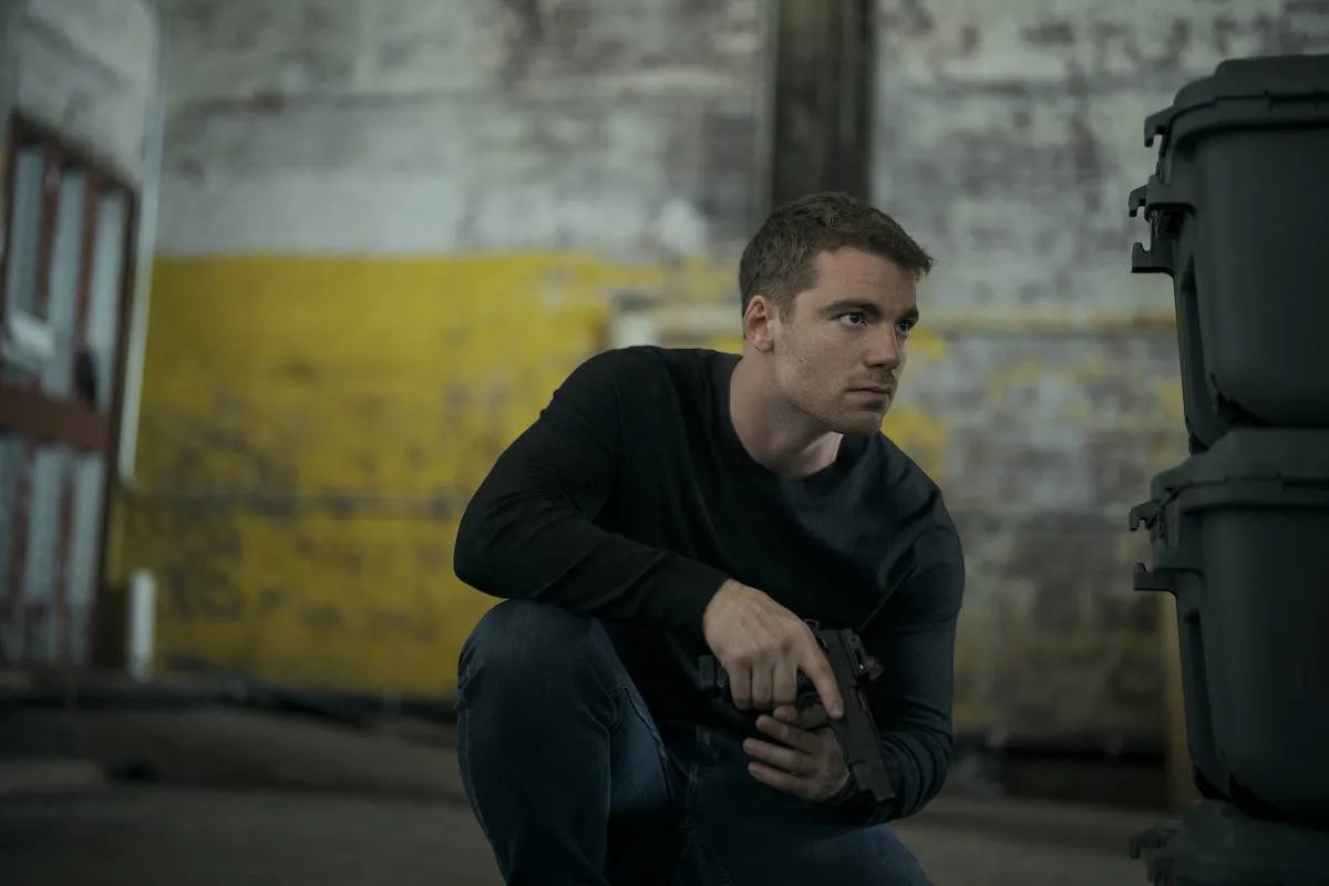 Gabriel Basso is terug als Peter Sutherland in de trailer van 'The Night Agent' seizoen 3