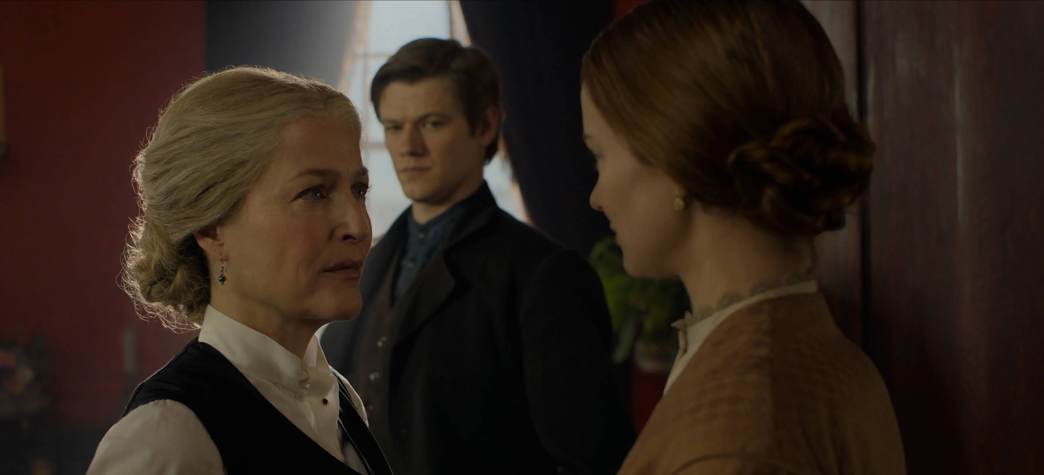 Veel kijkers voor nieuwe Netflix-serie met Gillian Anderson: "de moeite waard!"