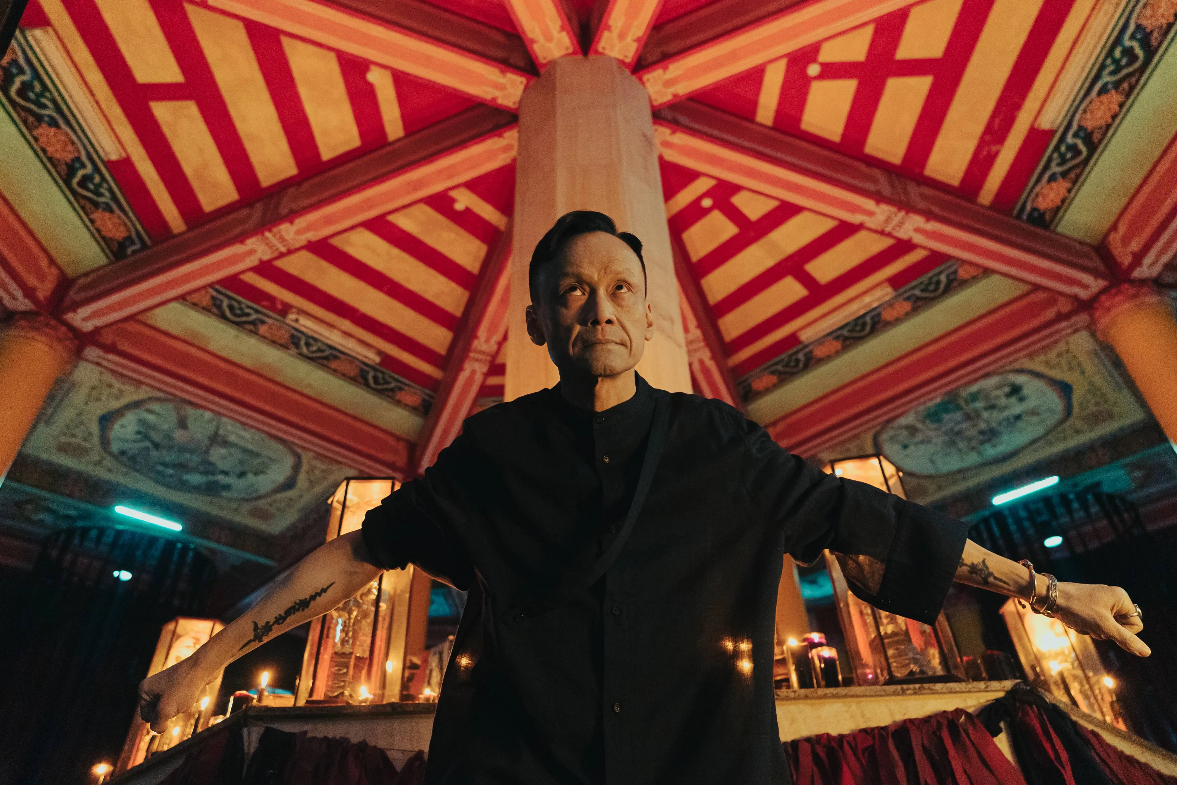 Netflix deelt eerste beelden van nieuwe fantasyserie 'Agent from Above'