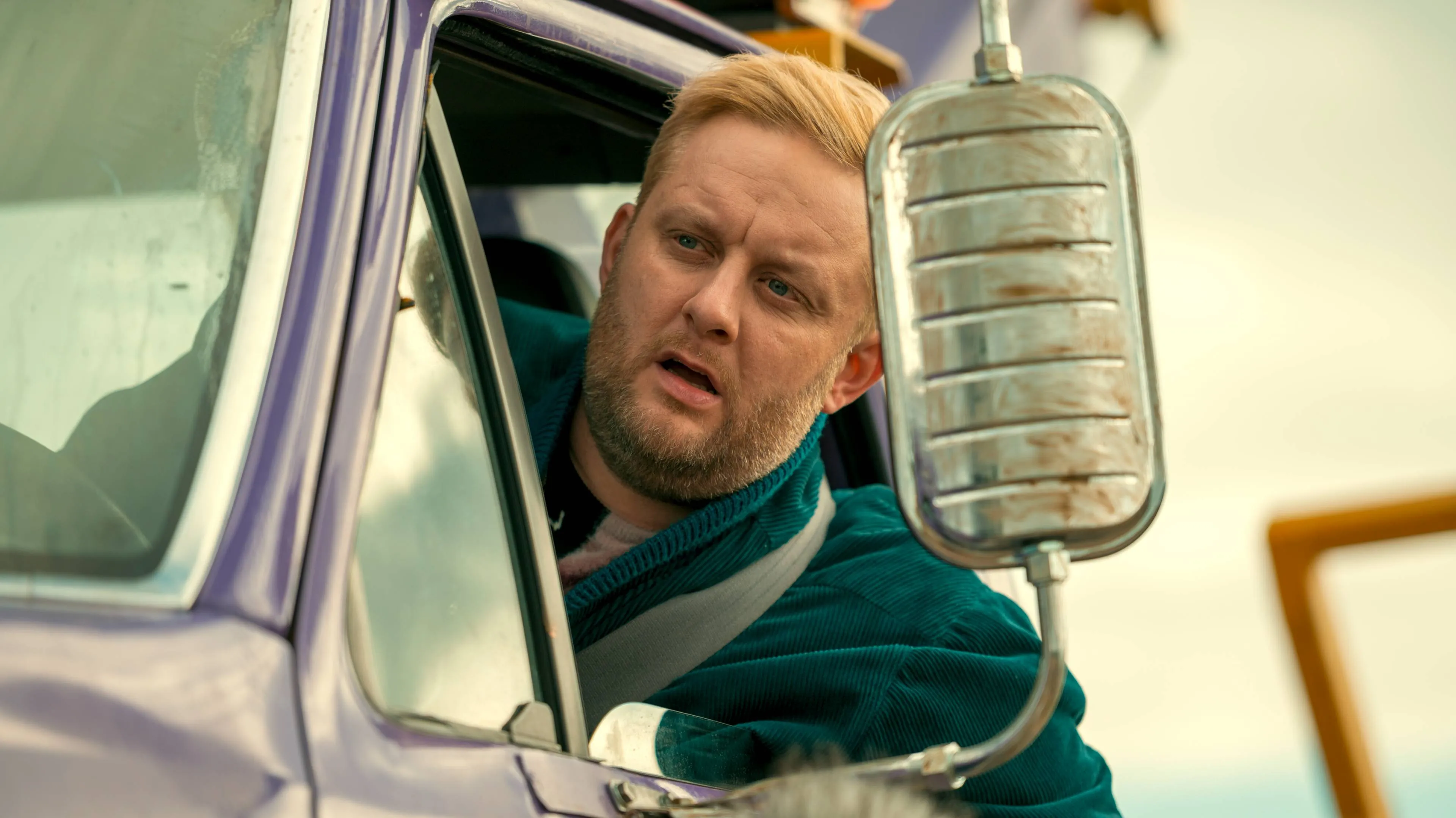 Netflix deelt officiële trailer van nieuwe absurde komedieserie 'Crap Happens'