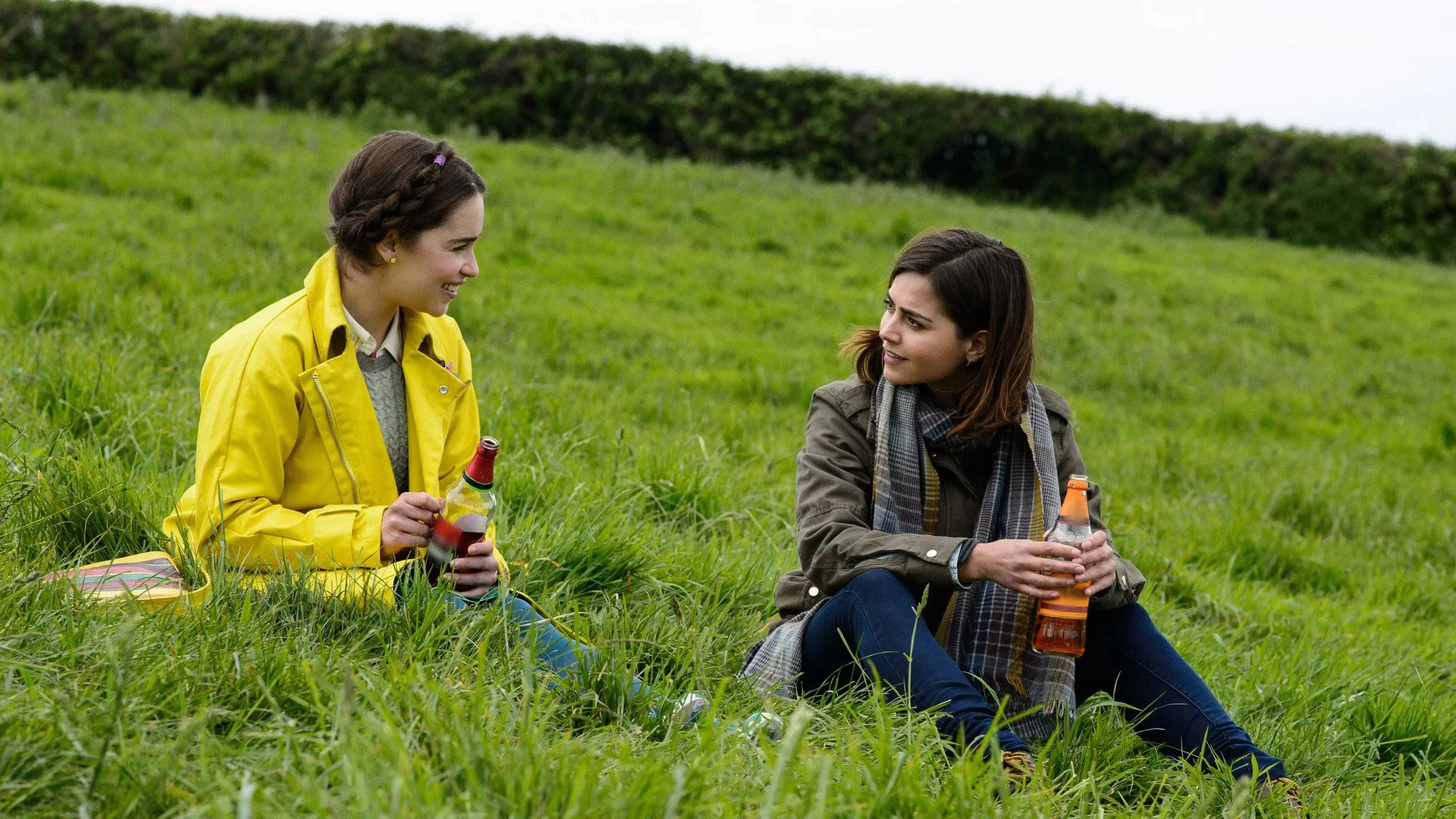 Emilia Clarke scoort wereldwijd op Netflix met aangrijpend drama: "Héél ontroerend!"