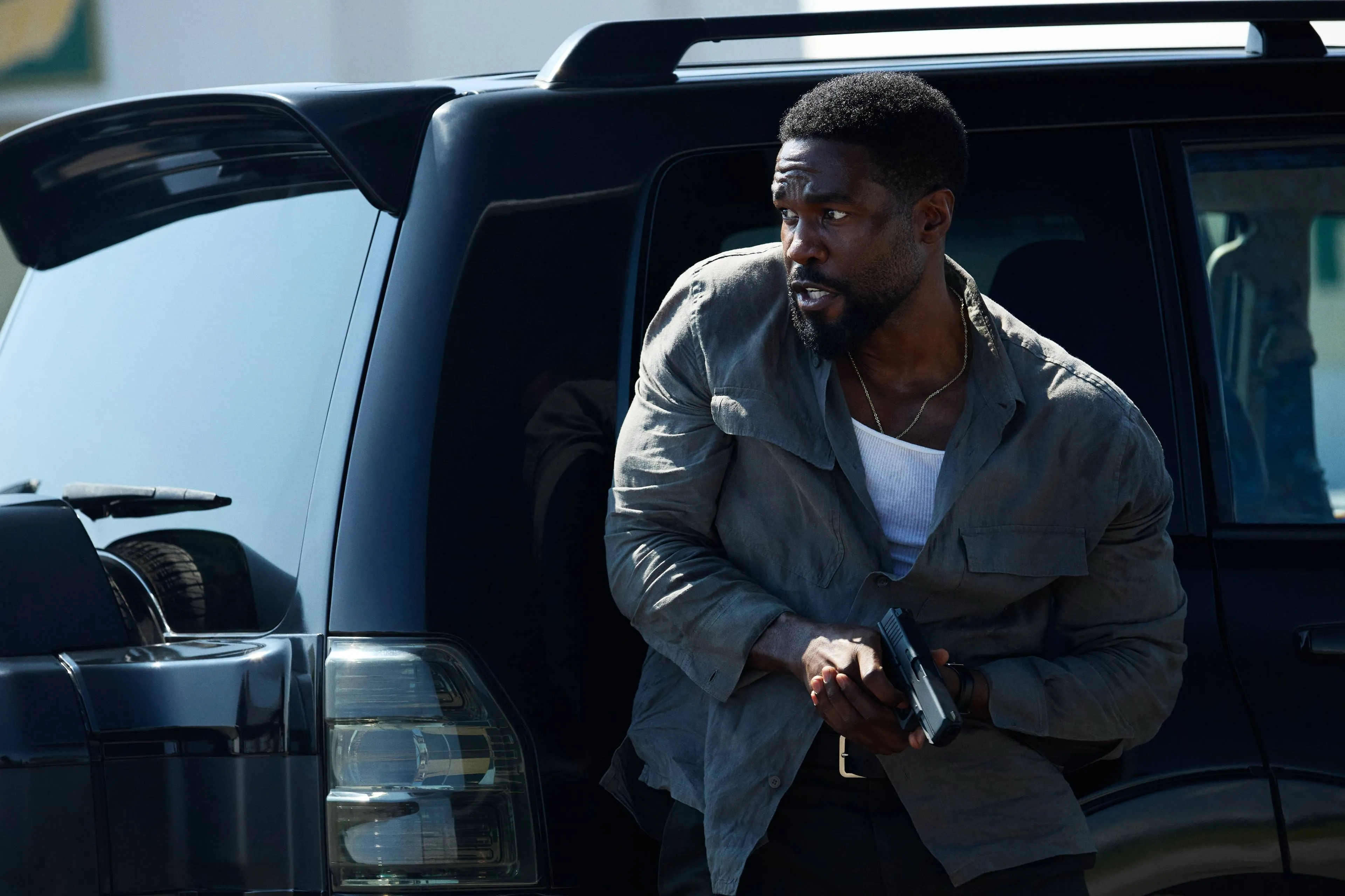 Netflix deelt eerste blik op nieuwe actieserie 'Man on Fire' met Yahya Abdul-Mateen II