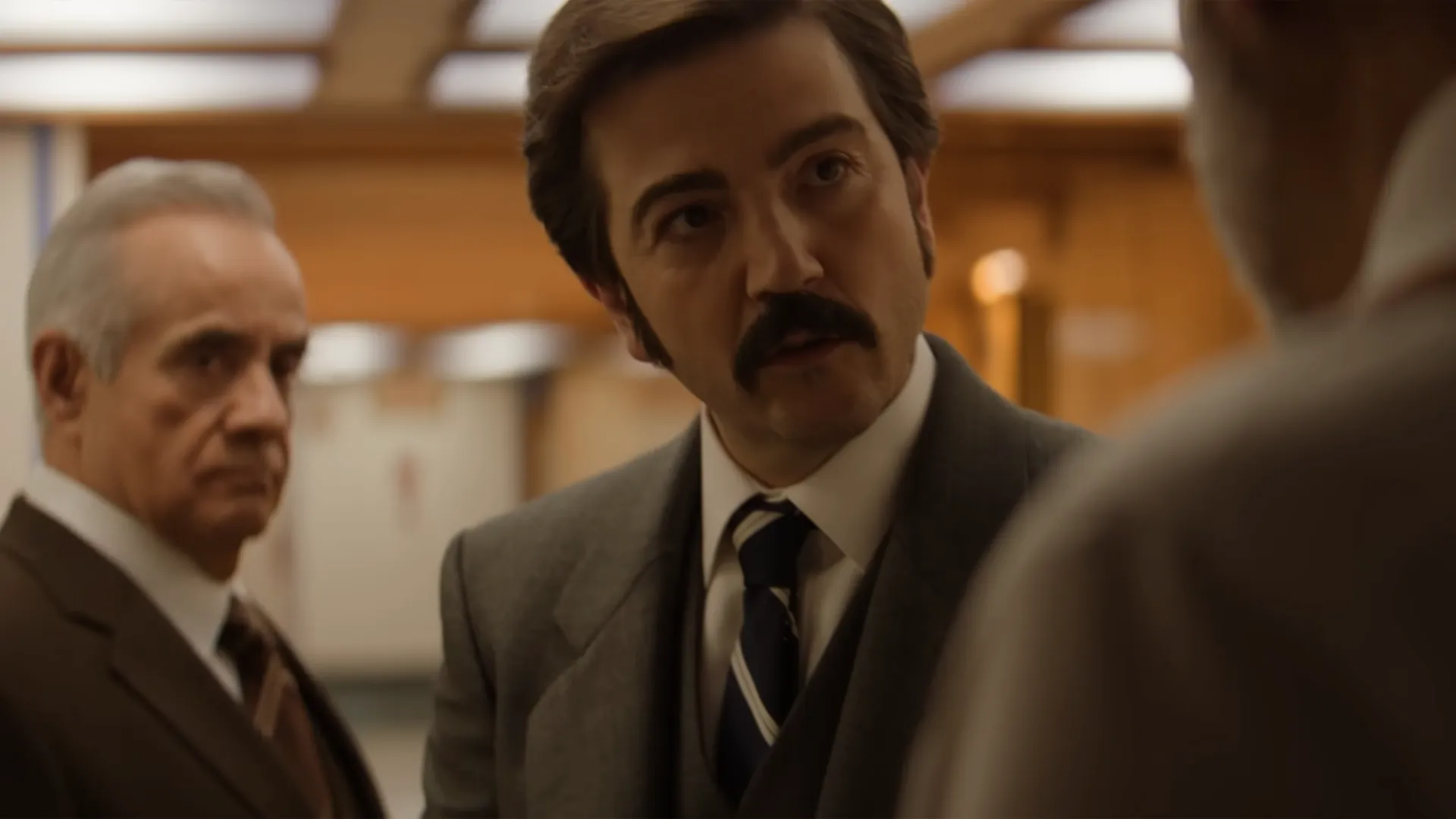 Netflix onthult eerste beelden van nieuw drama met 'Andor'-ster Diego Luna