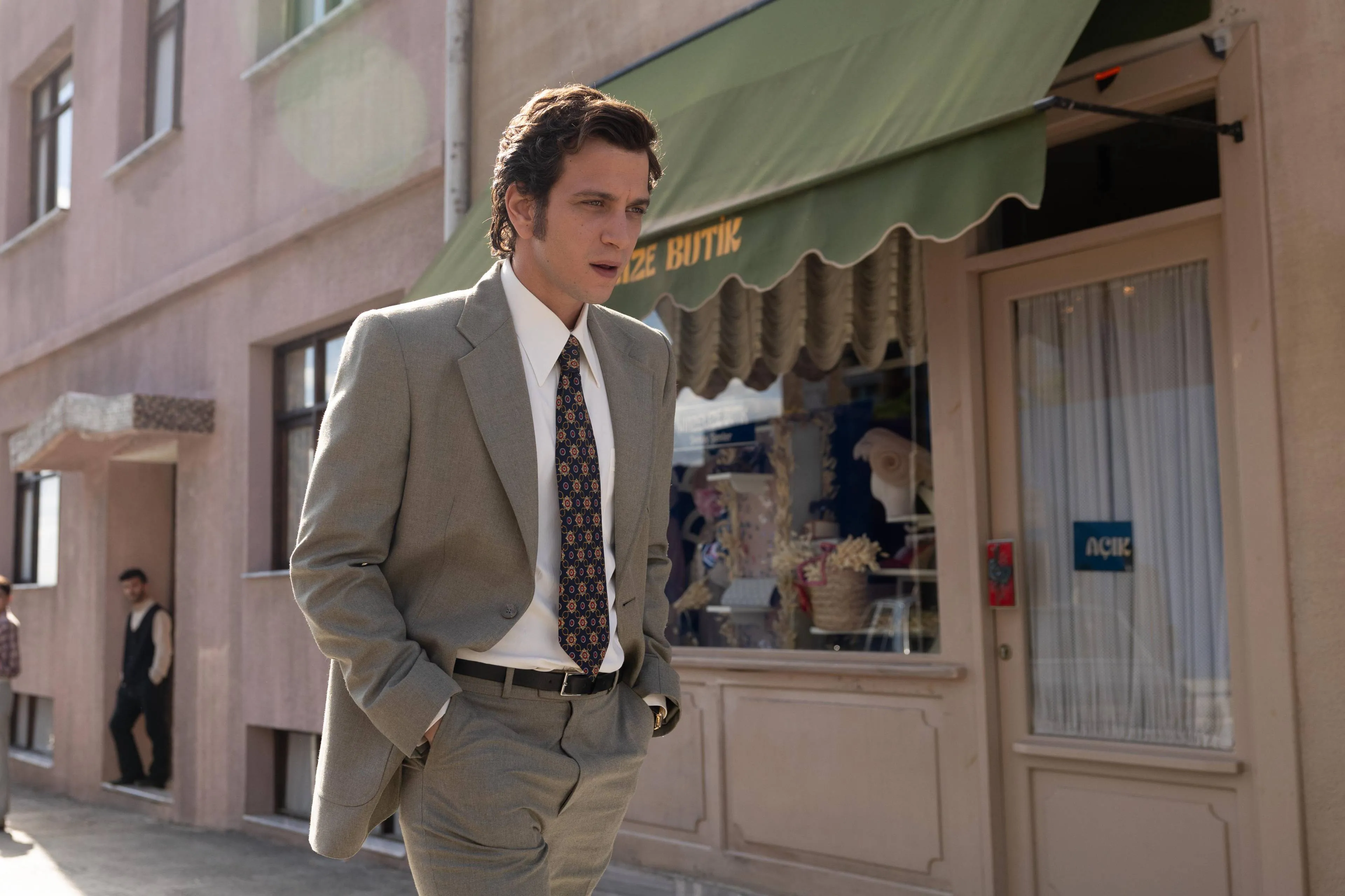 Netflix deelt eerste beelden van nieuwe dramaserie 'The Museum of Innocence'