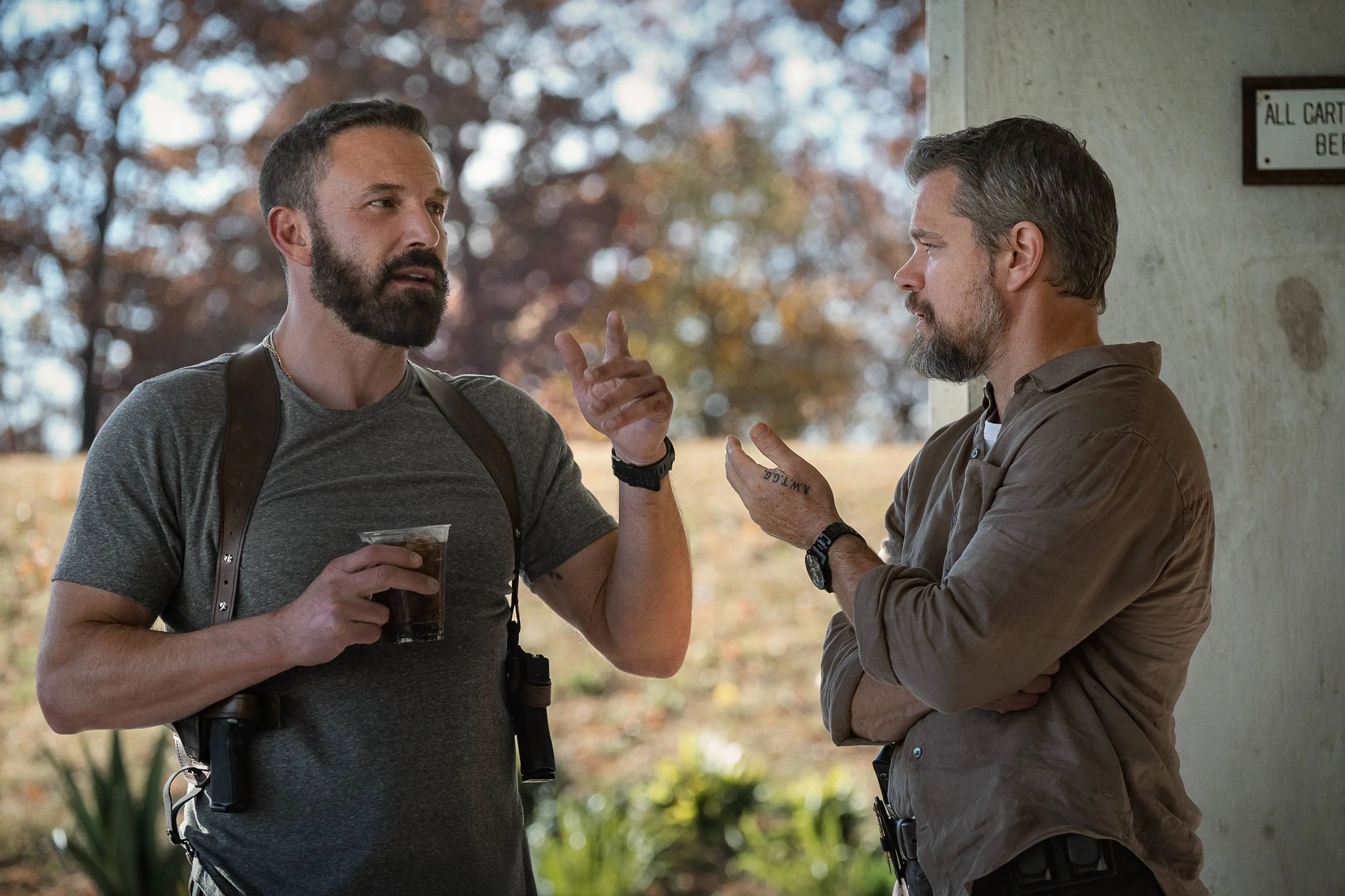 Netflix onthult explosieve trailer van nieuwe thriller met Matt Damon en Ben Affleck