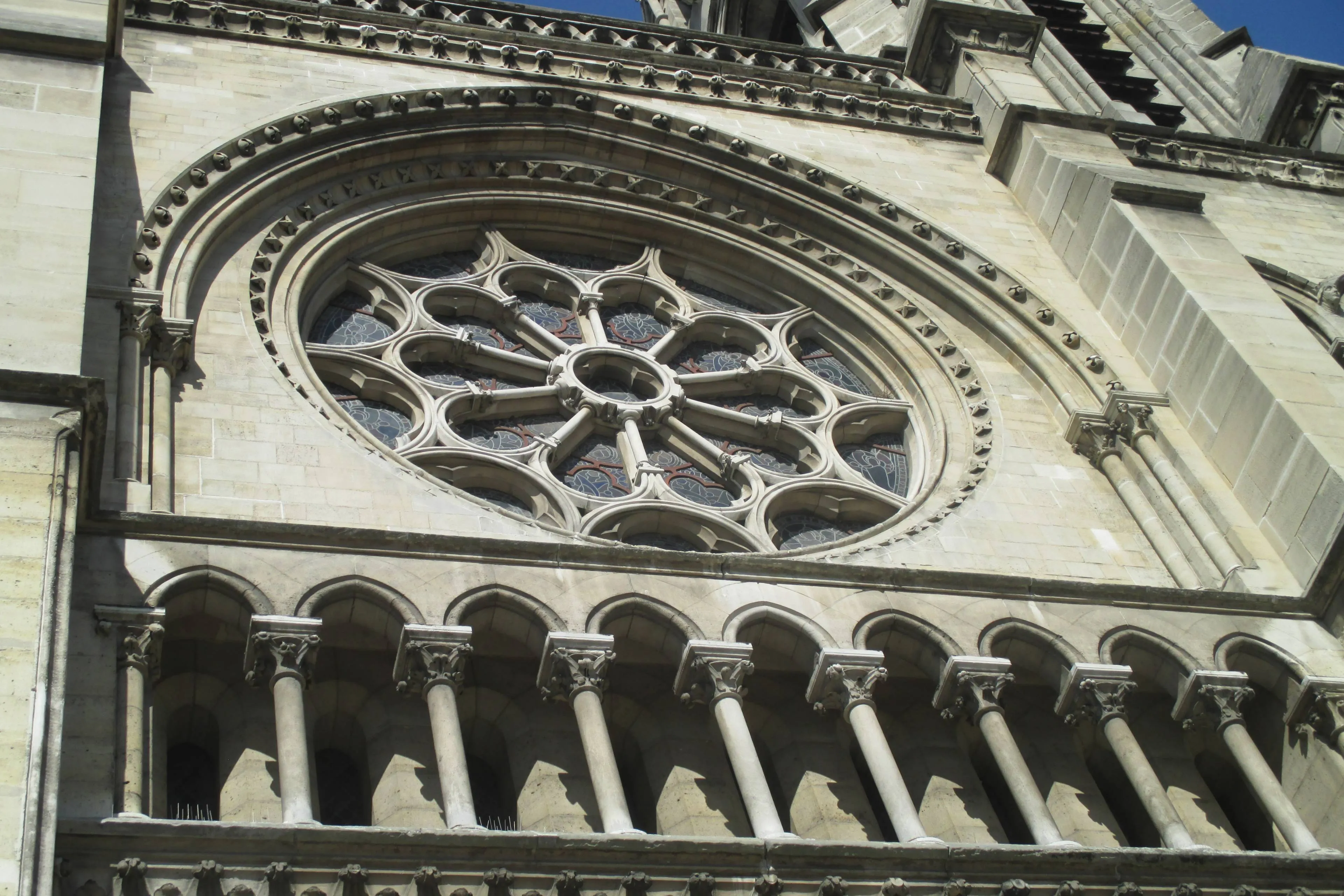 Exclusief: Nieuwe dramaserie over een mysterieuze sekte binnenkort te zien op Netflix