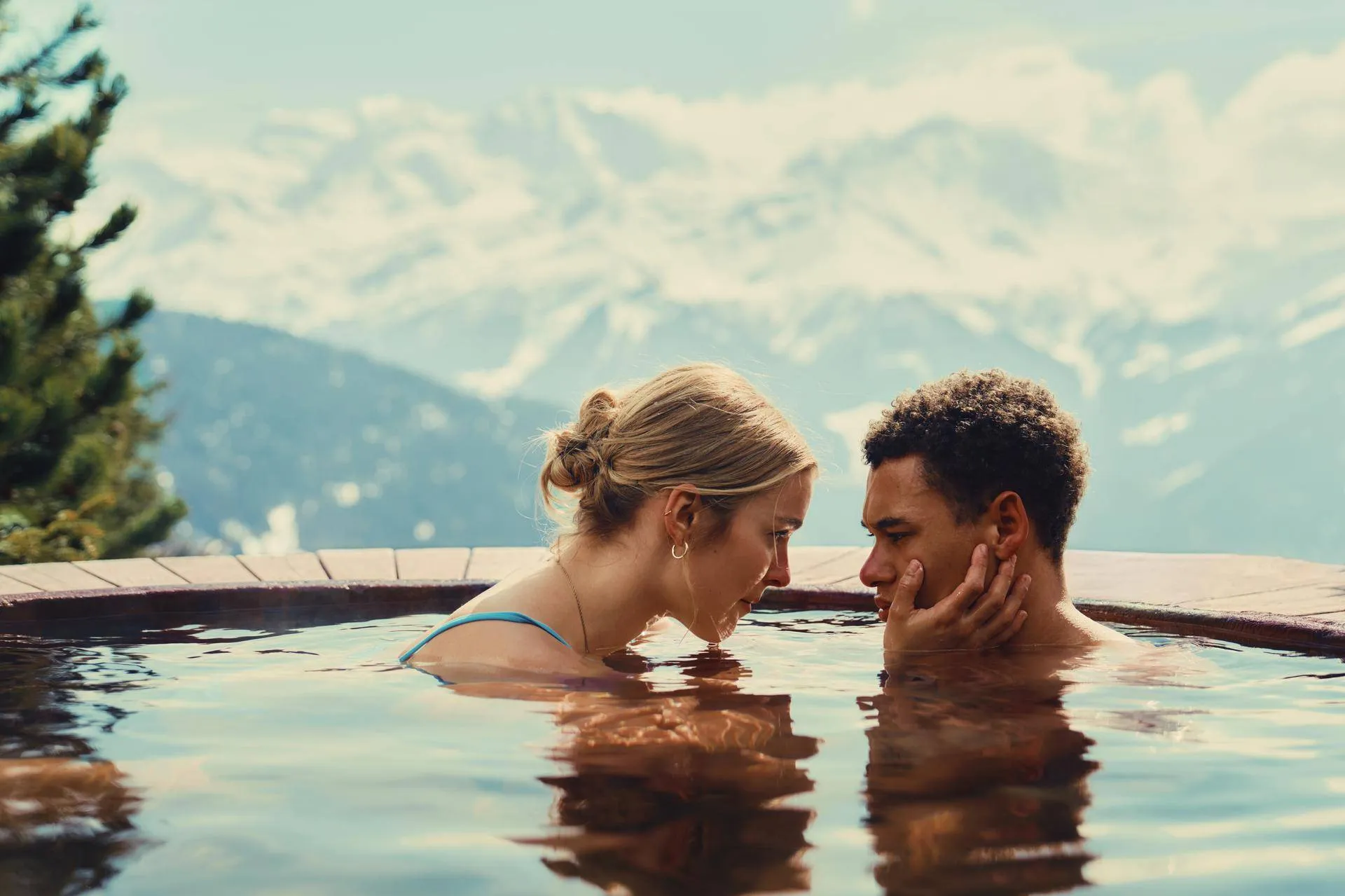 Netflix deelt officiële teaser van laatste seizoen Vlaamse hitserie 'Knokke Off'