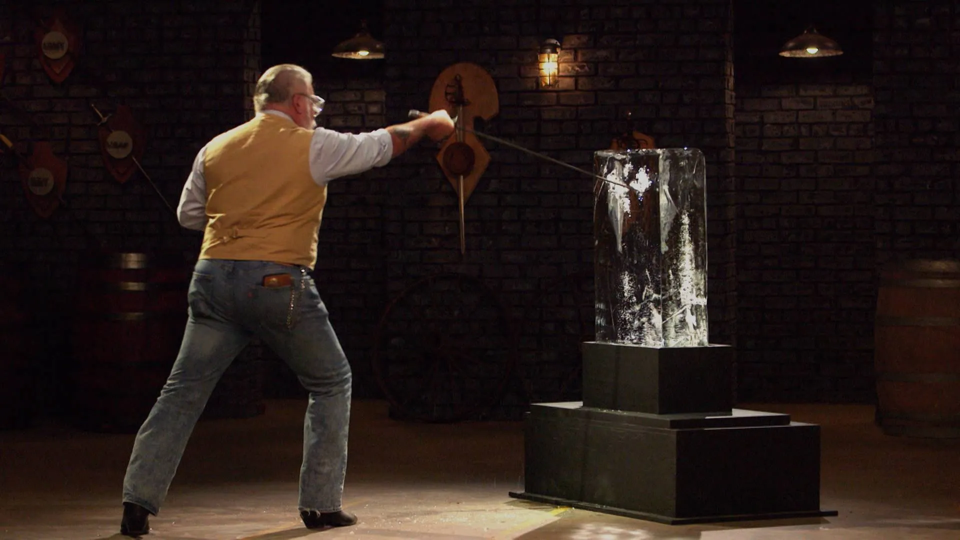 AEL0074893_M2483332_FORGED_IN_FIRE_S07_S07E27_GAME_OF_FORGE_SAT_TXM.mxf.10_34_11_21.Still006