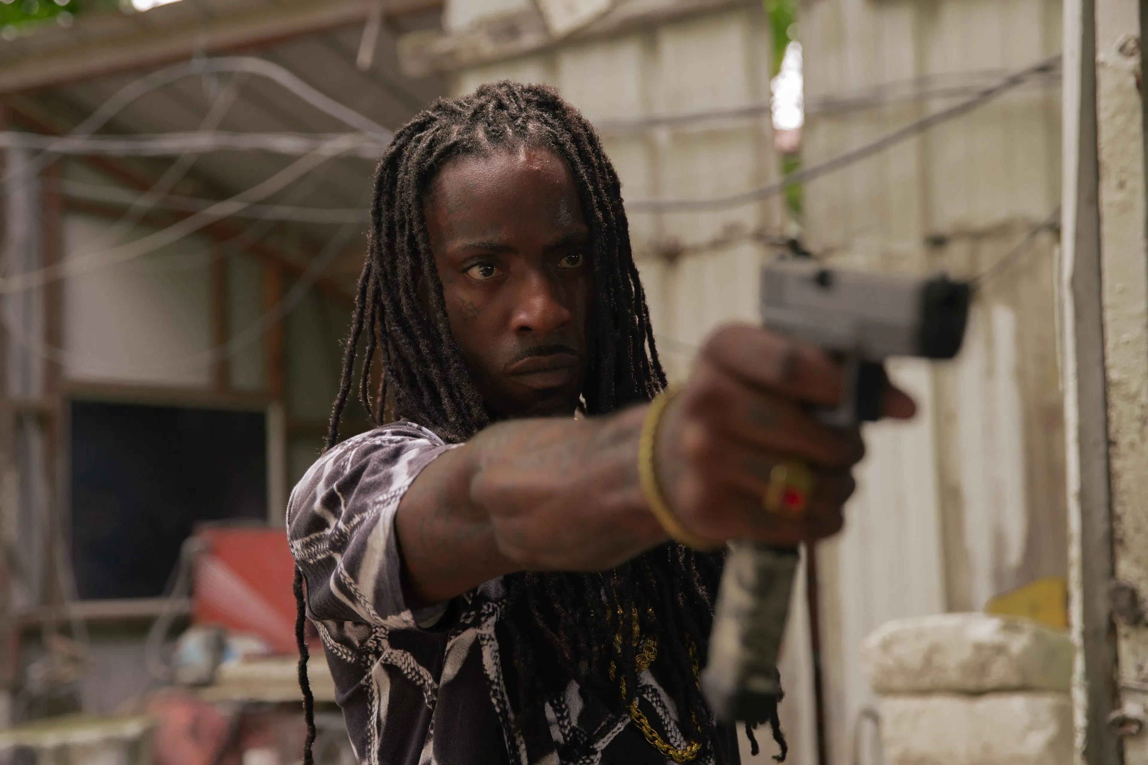 Netflix deelt eerste trailer van nieuwe Caribische misdaadserie 'Bandi'