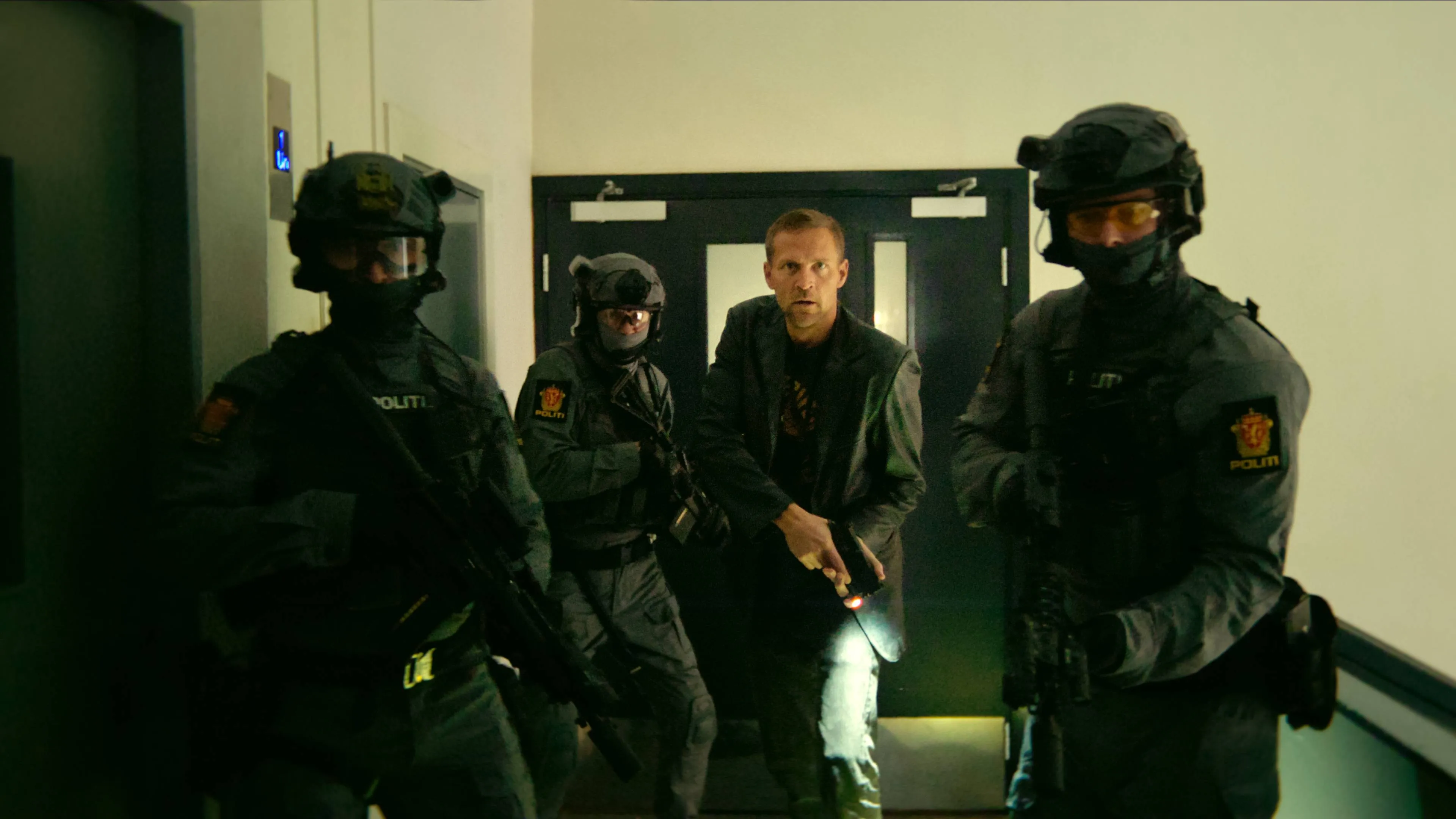 Detective_Hole_n_S1_E7_00_05_35_01_Ronald Plante_Netflix