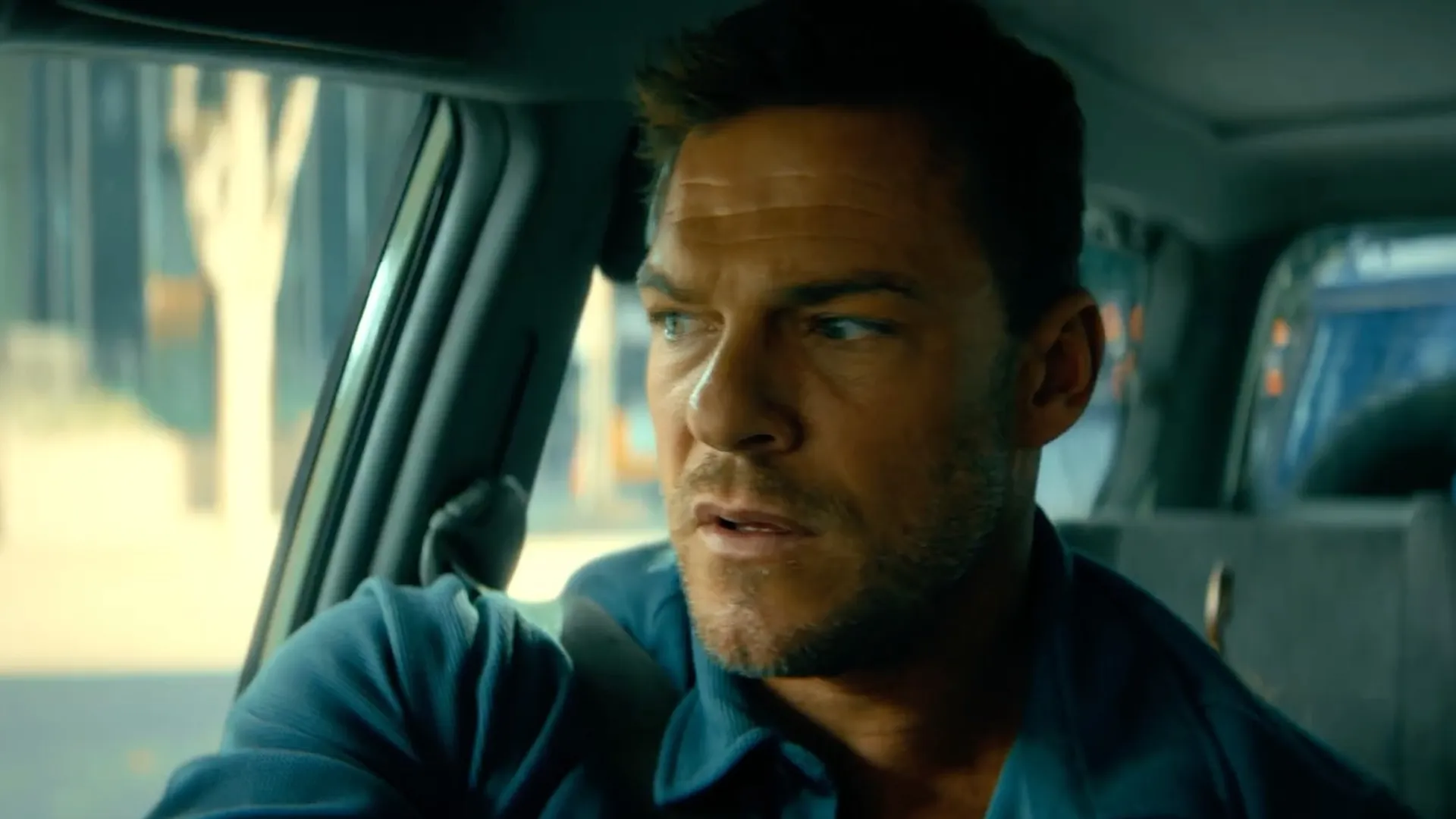 Alan Ritchson en Owen Wilson schitteren in de trailer van actiefilm 'Runner'
