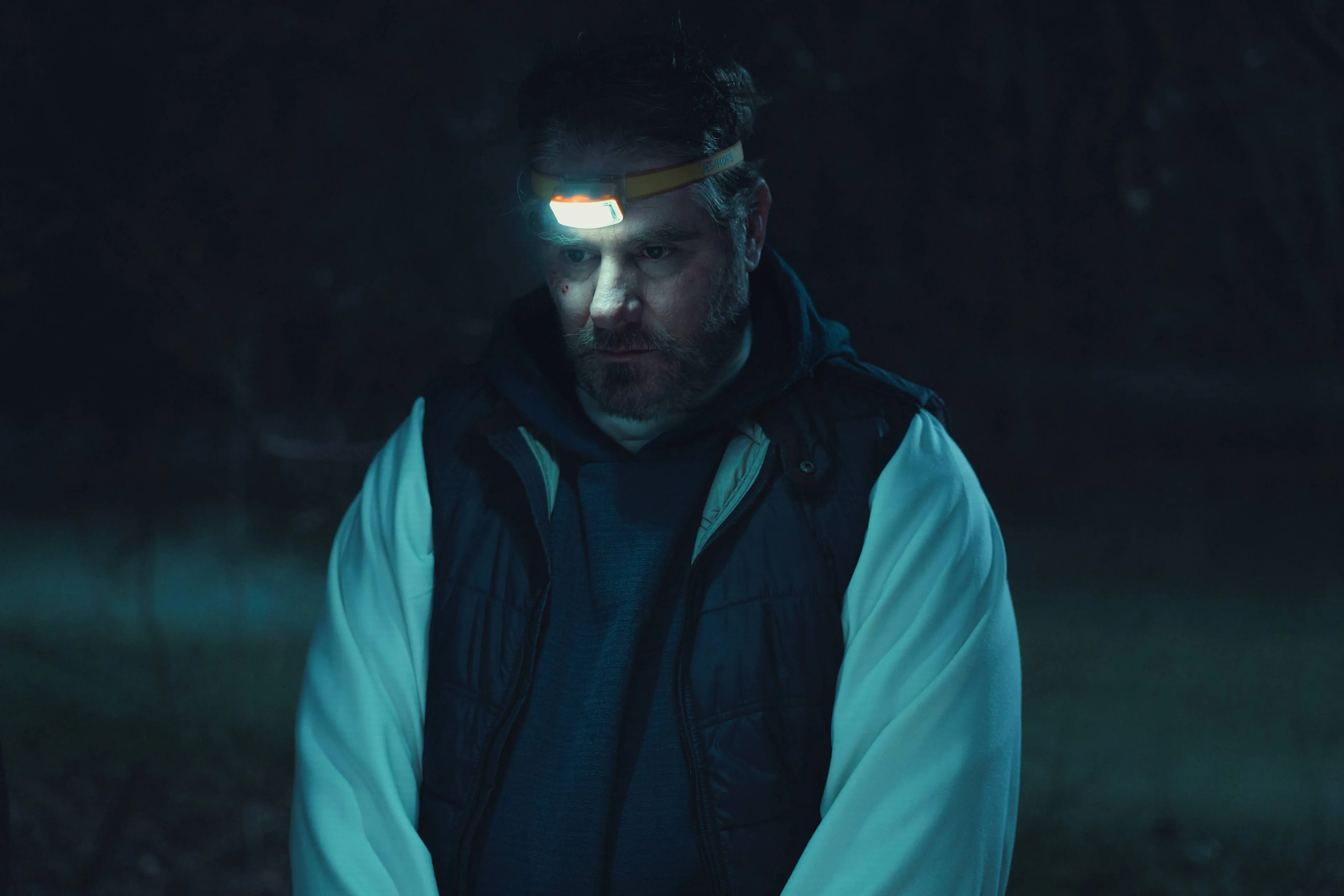 Frank Lammers ontrafelt een mysterie in de nieuwe miniserie '10 Broeders'