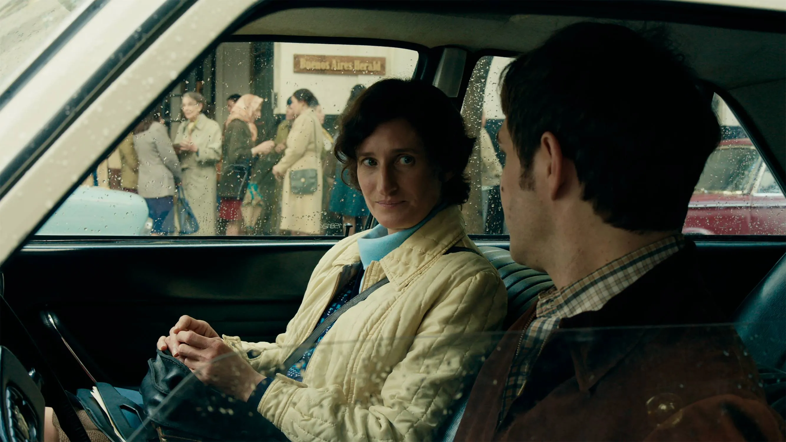 Netflix deelt eerste beelden van nieuwe historische thriller 'Villaflor'