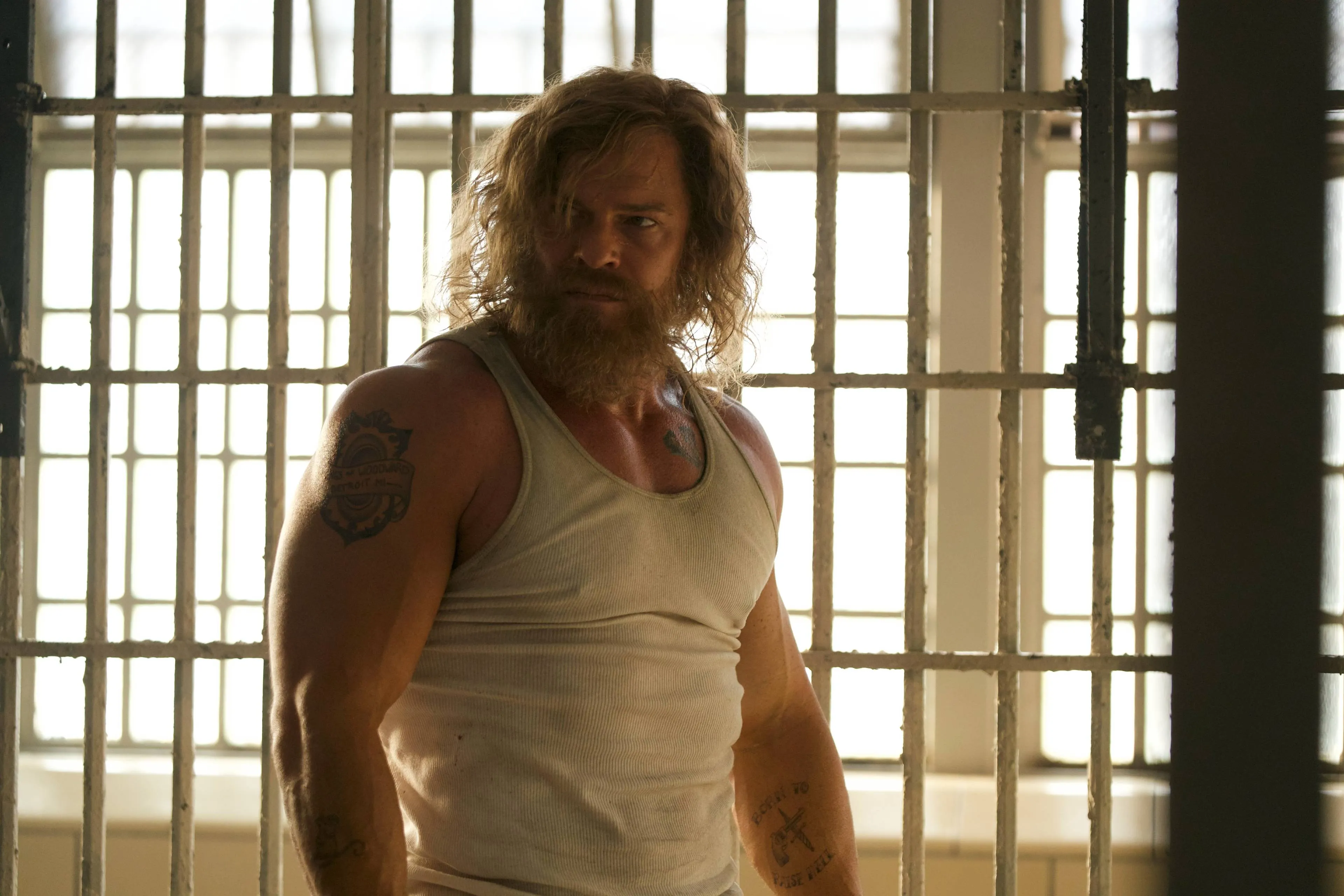 Alan Ritchson is uit op wraak in de explosieve trailer van 'Motor City'