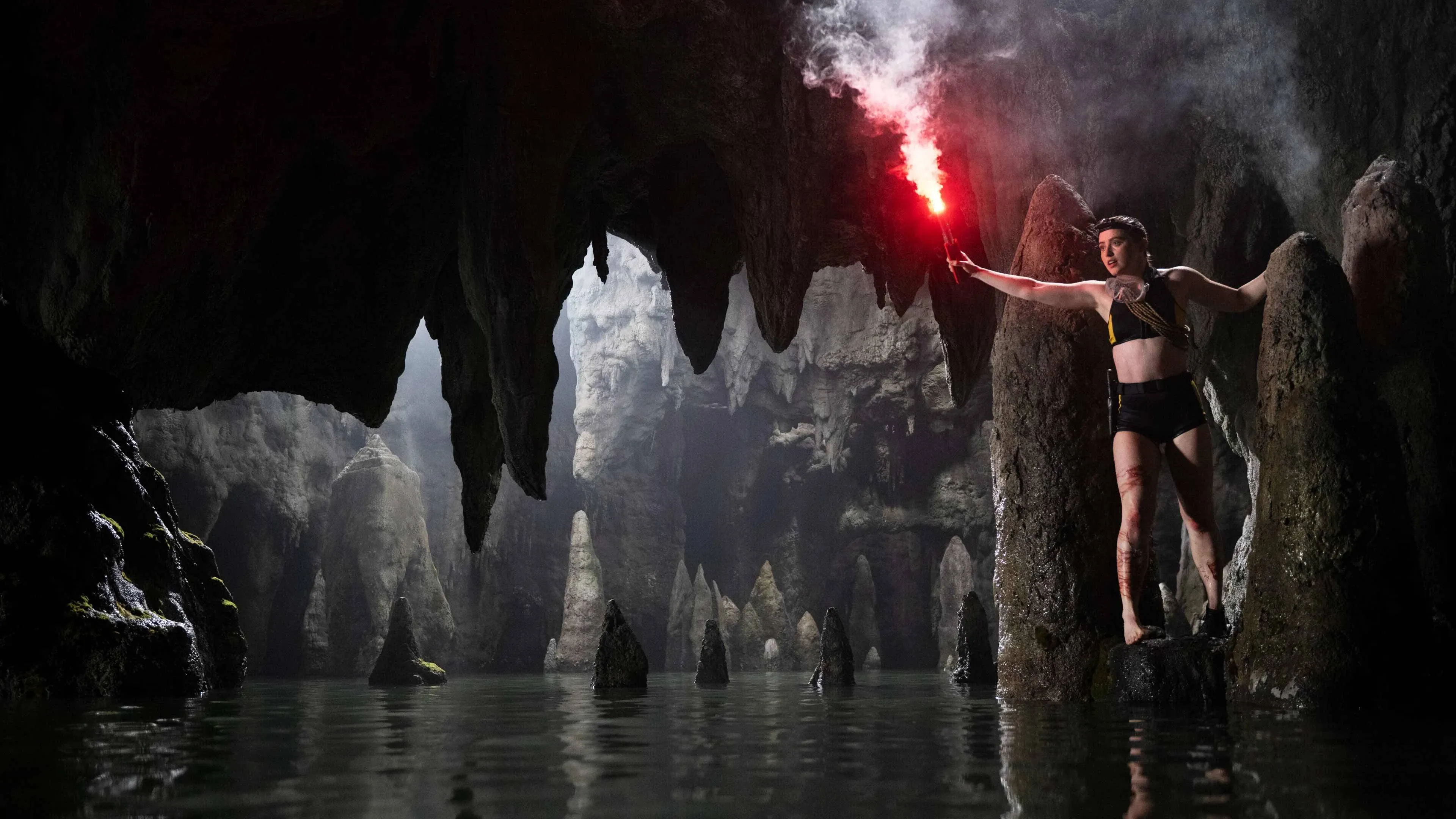 Prime Video deelt spannende trailer van nieuwe haaienfilm 'The Devil’s Mouth'