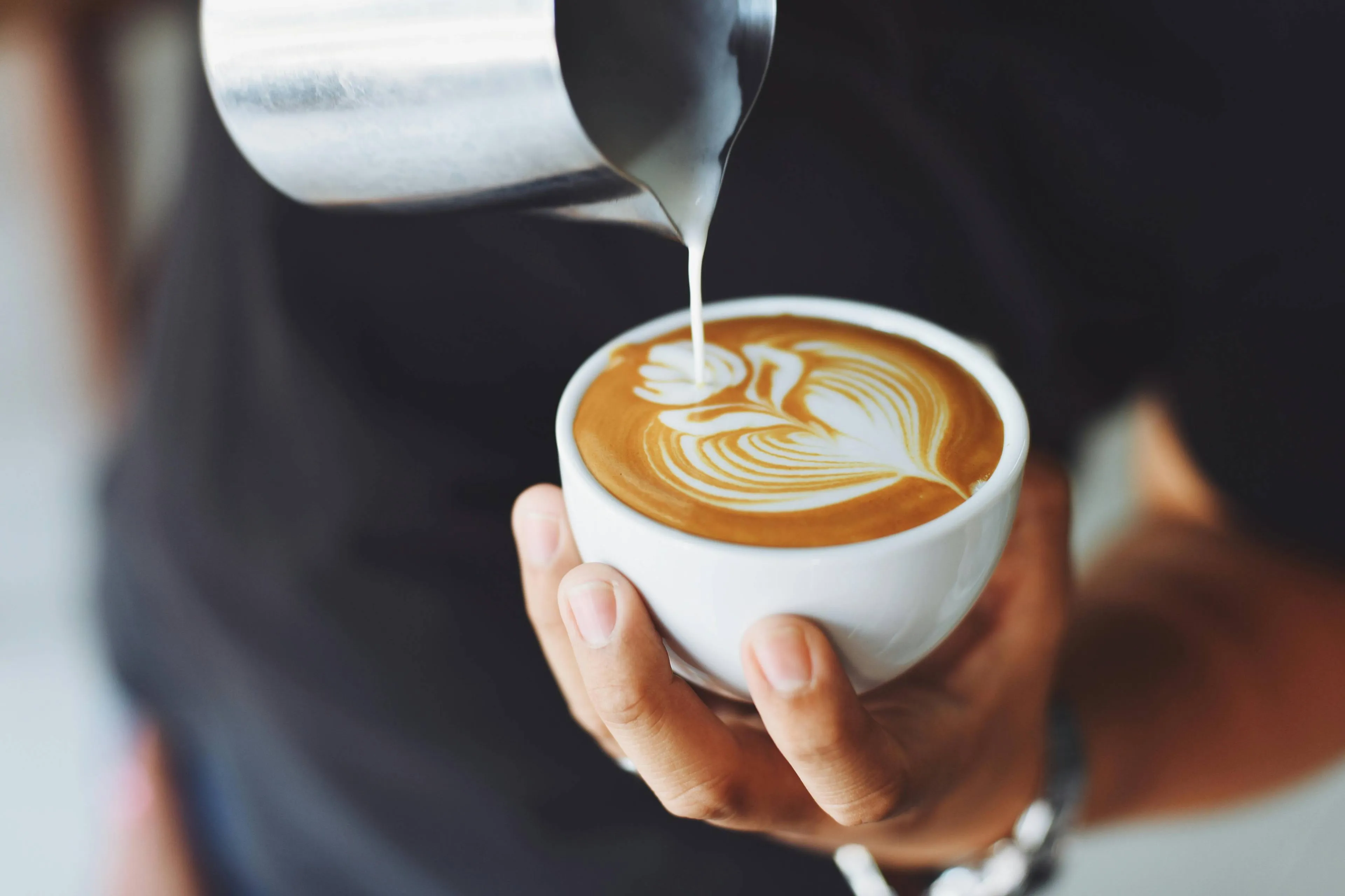 Wordt een kopje koffie ergens drinken een luxe (probleem)?