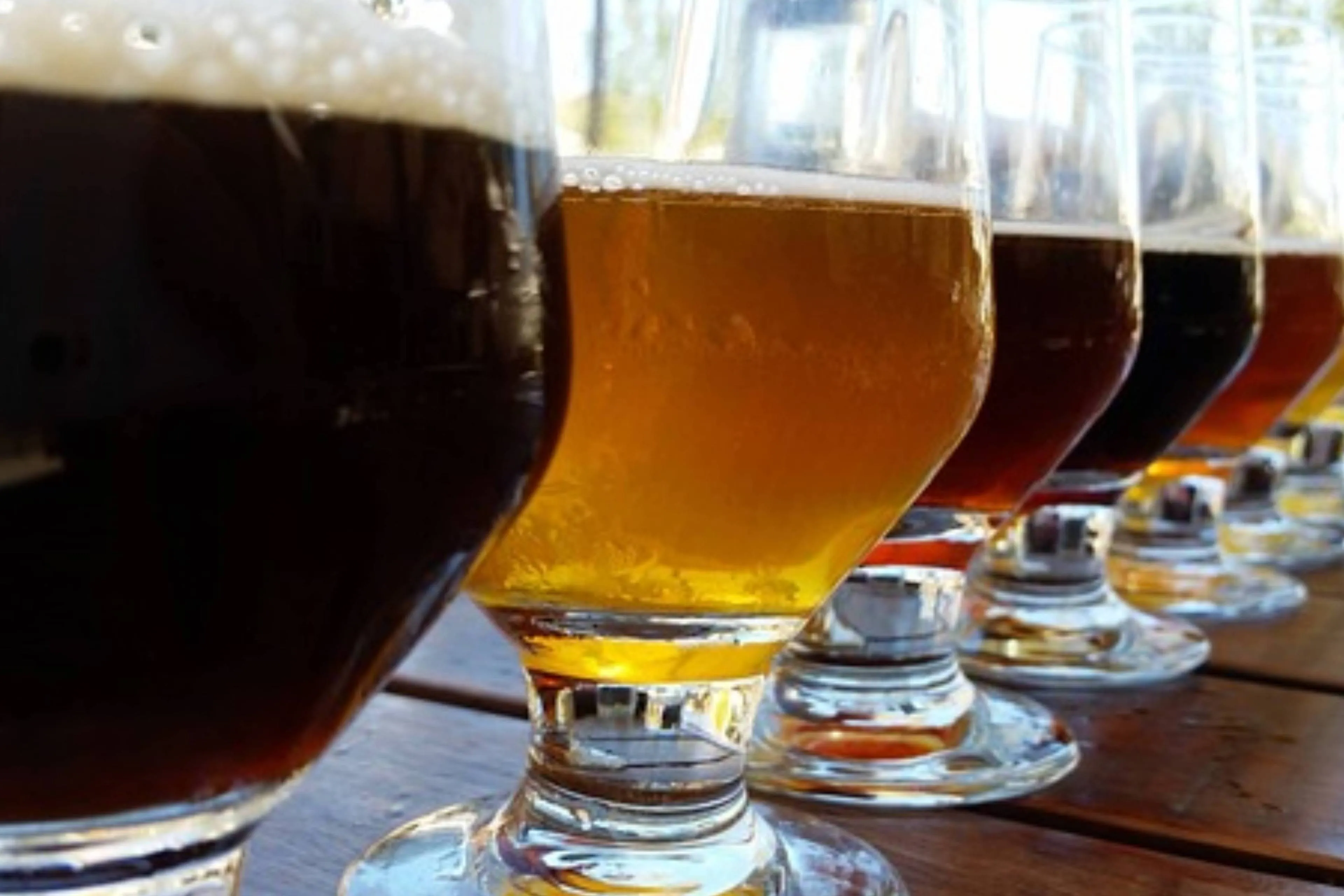 Hardlopen en bier drinken tegelijkertijd? Dat kan tijdens de Brewery Run 2025