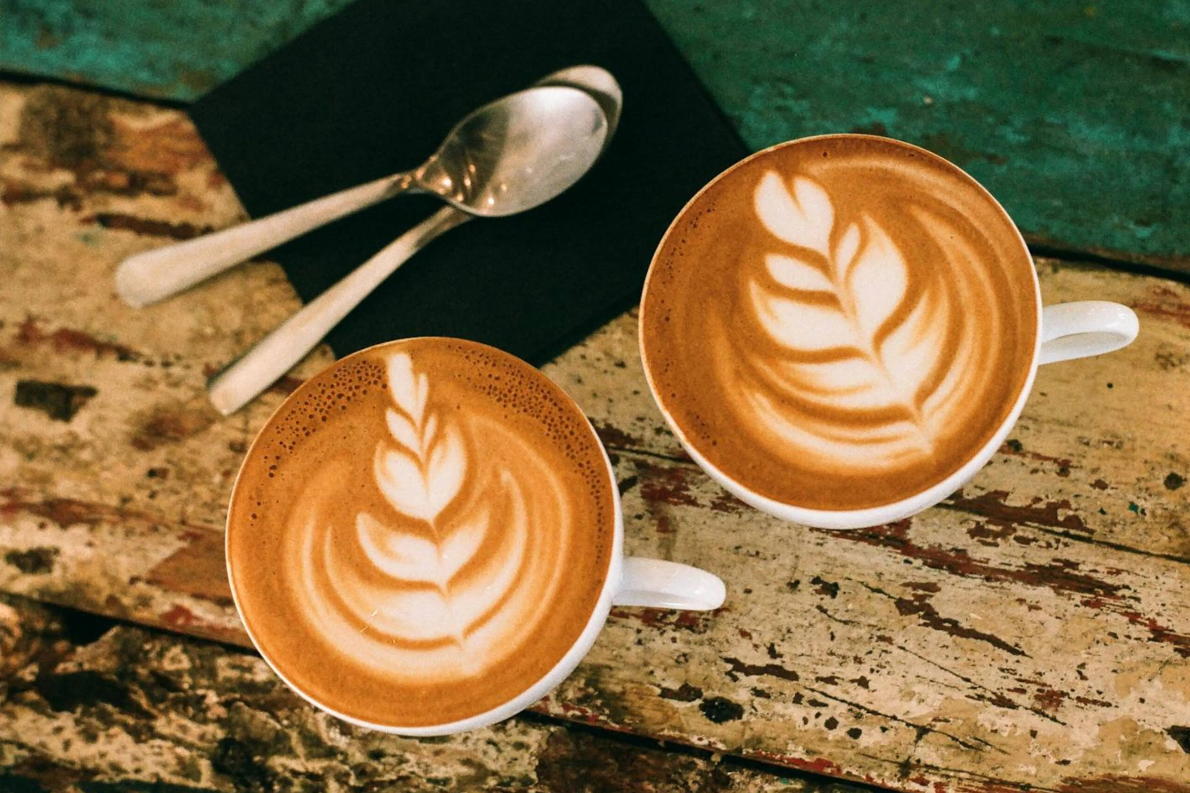 Deze vijf koffiesoorten hebben een bijzondere naam: Van koffie verkeerd tot aan red eye