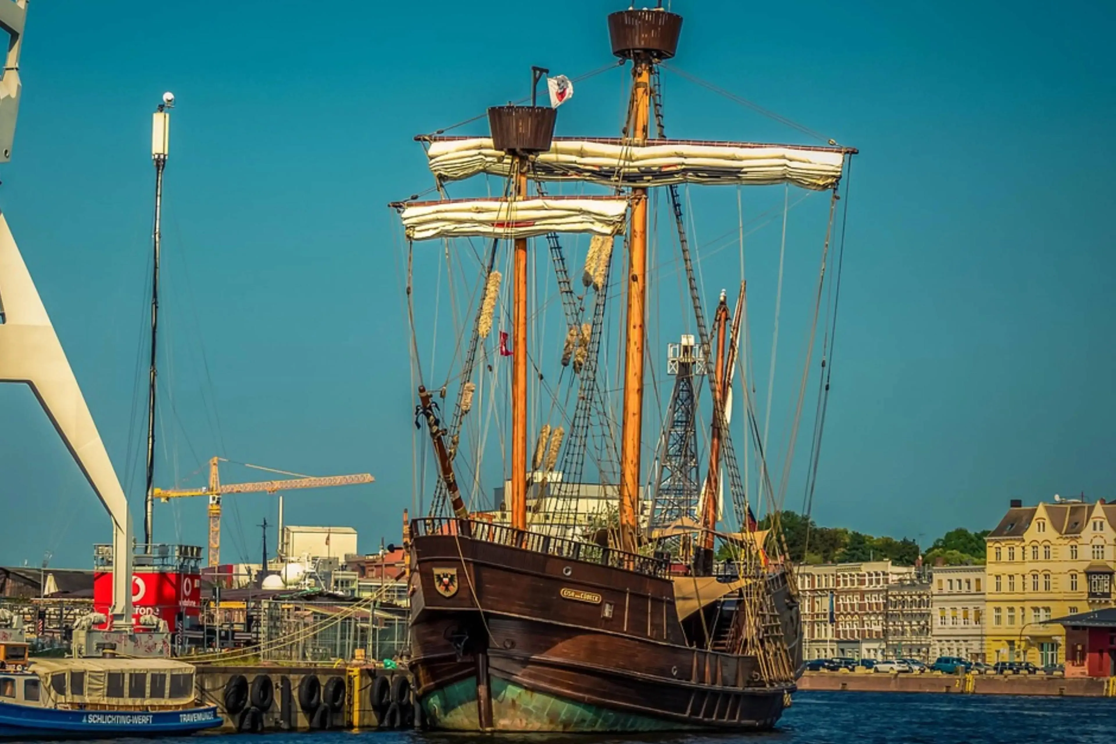Plannen voor rumbar met piratenthema in een schip ontmanteld