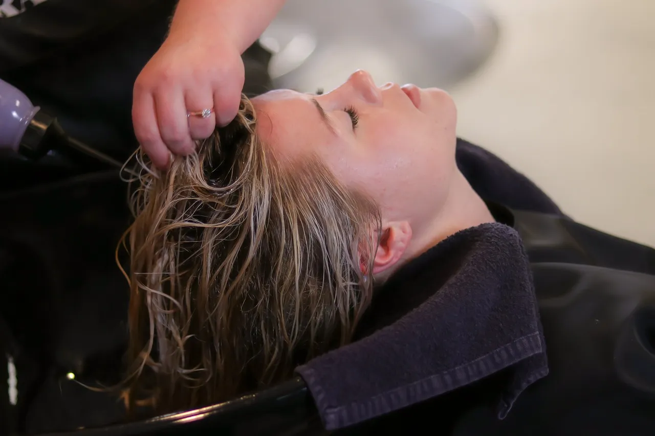 Eeeuwenoude Aziatische haarbehandeling in volle opmars in België: Waarom het zo gezond is, en hoe je het best te werk gaat