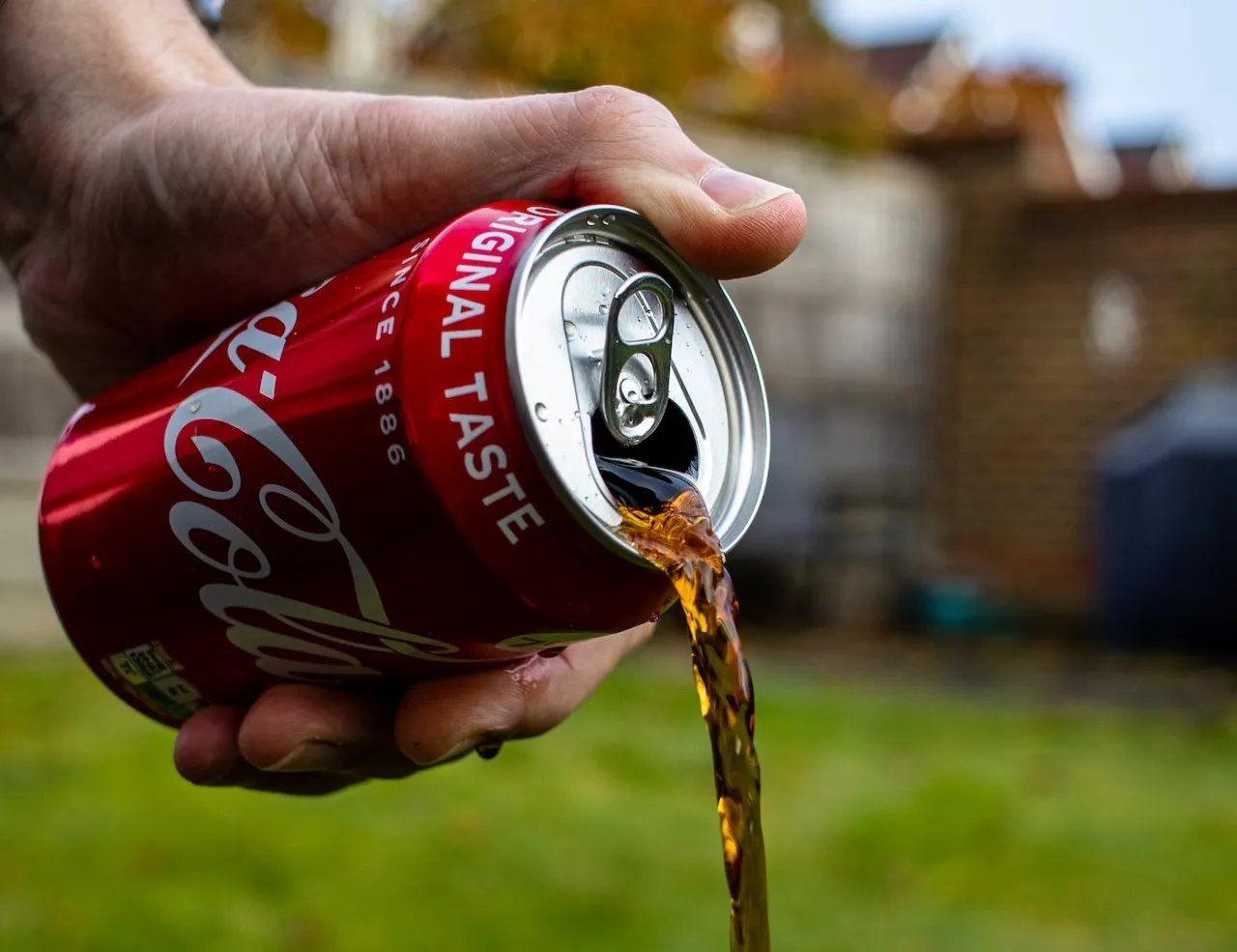 Dit weet haast niemand: Ontdek de verborgen reinigingskracht van Coca Cola