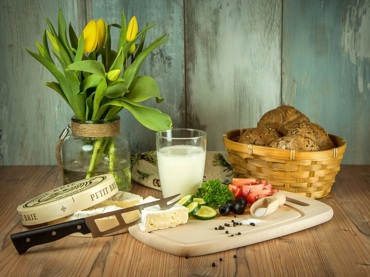 ontbijt melk kaas croissant eten gezond