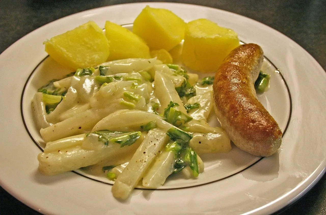 Asperges zijn delicaat, maar geen stress: Met deze kooltip weet je altijd wanneer je asperges perfect gaar zijn