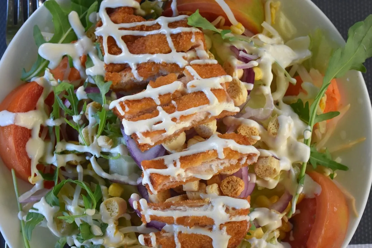 Het geheim onthuld voor een verfrissende buitengewoon heerlijke caesar salade!