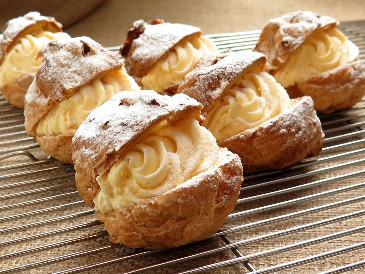 Nooit geweten dat het zo simpel is? Recept voor zalige roomsoesjes