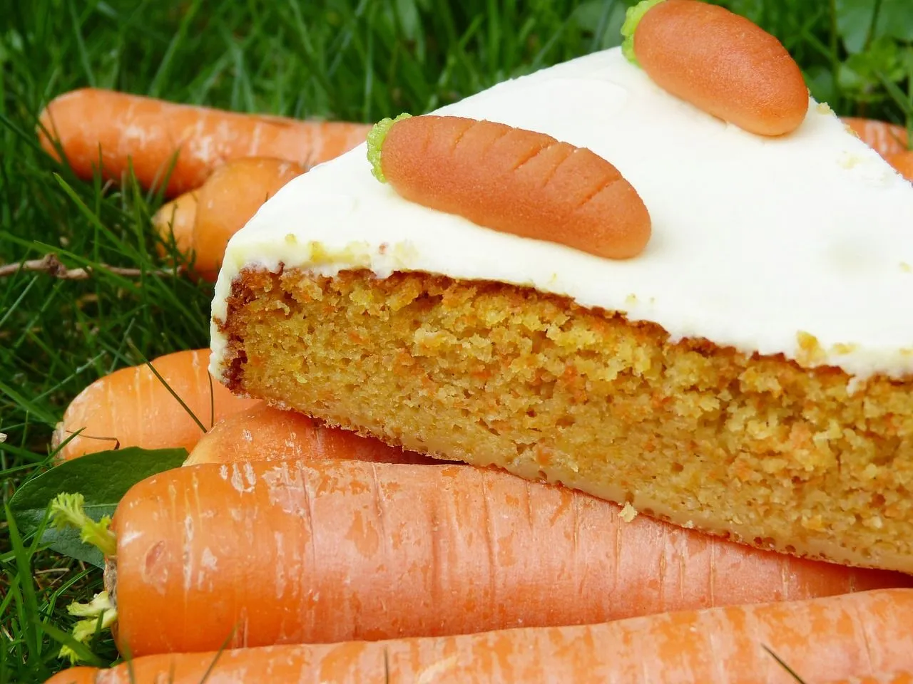 Eenvoudig recept dat altijd lukt: Bak een heerlijke worteltaart die harten zal winnen!
