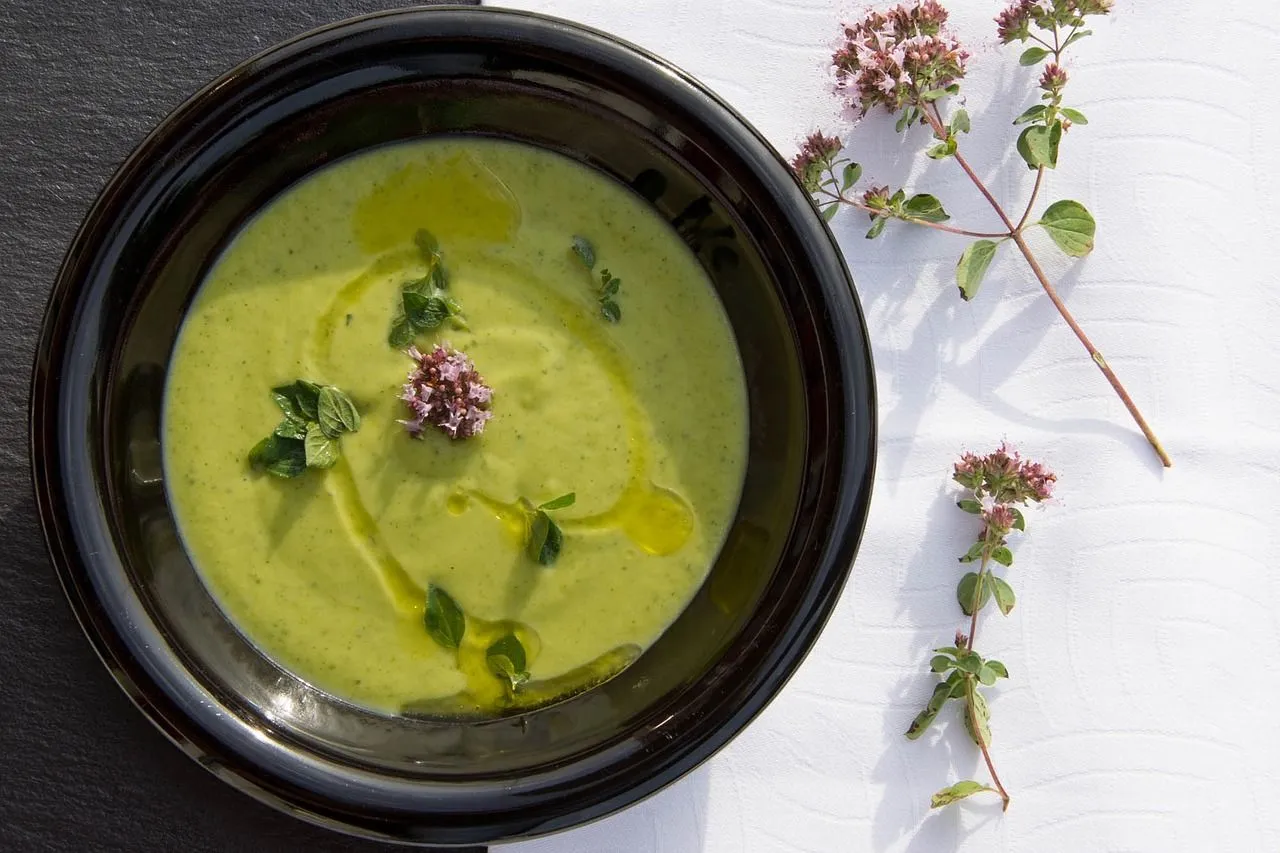 Laat deze soep je verwarmen op deze druilerige dagen: Recept voor courgettesoep