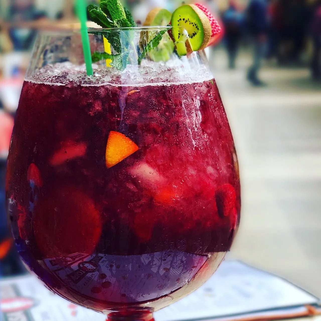 Proost op de zomer: Maak jezelf een onweerstaanbare zuiderse sangria!