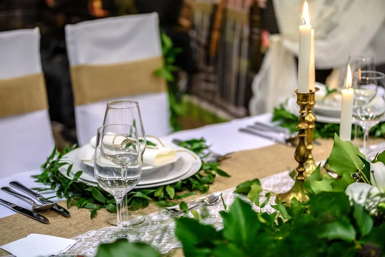 Van eenvoud naar elegantie: Hoe eenvoudig een servet plooien je tafel een wauw-ervaring geeft!
