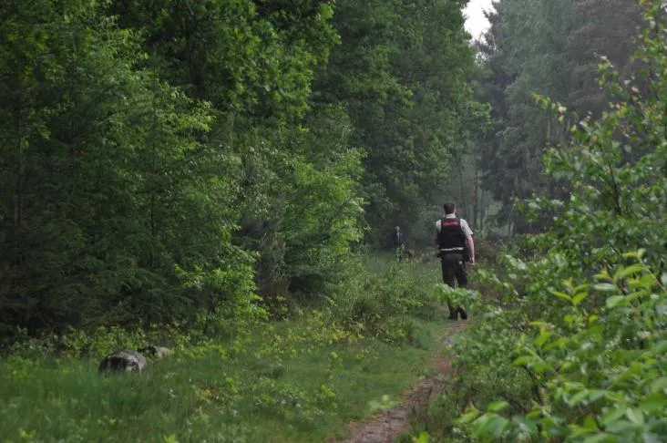 toezichthouder in bos