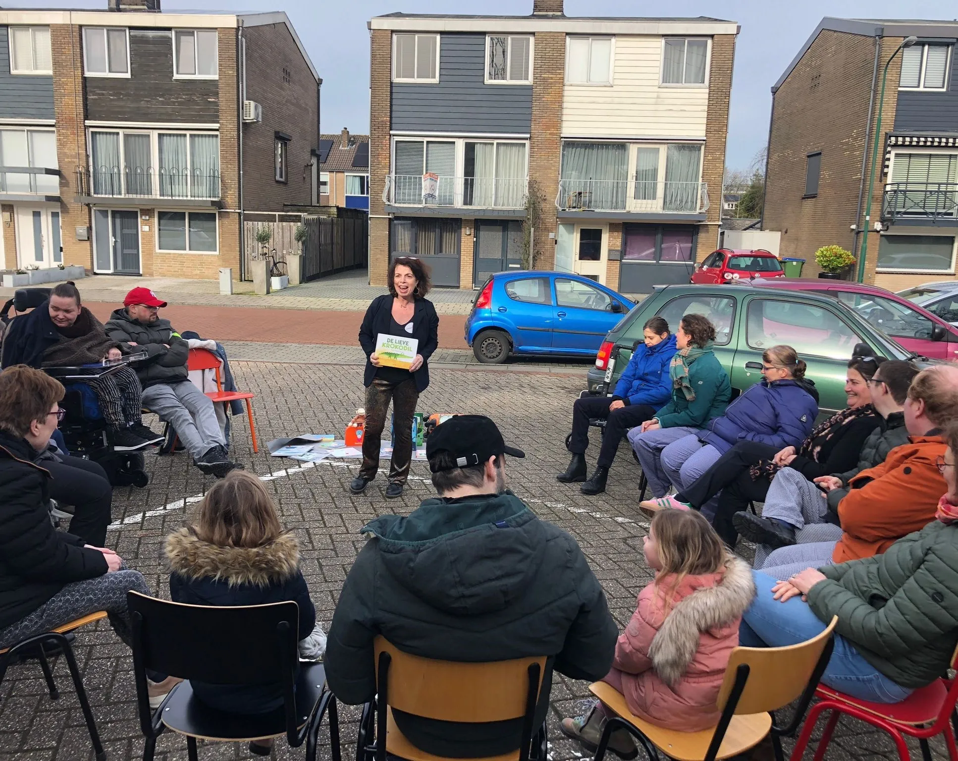 voorlezen in de wijk voorjaarstour minibieb met toestemming van reinaerde