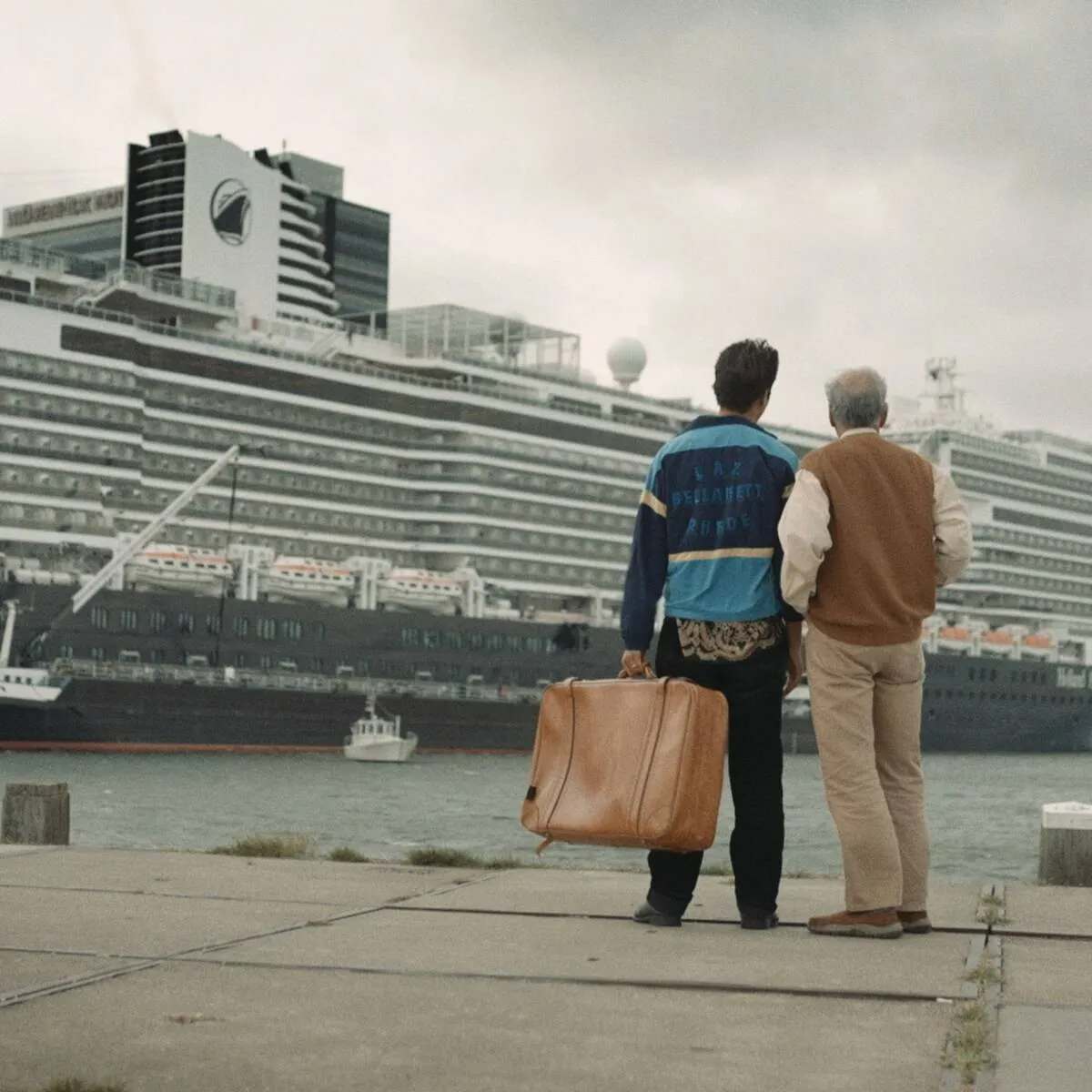 documentaire-tussen-wal-en-schip-biedt-inzicht-in-het-indische-verleden-en-legt-een-generatiekloof-bloot