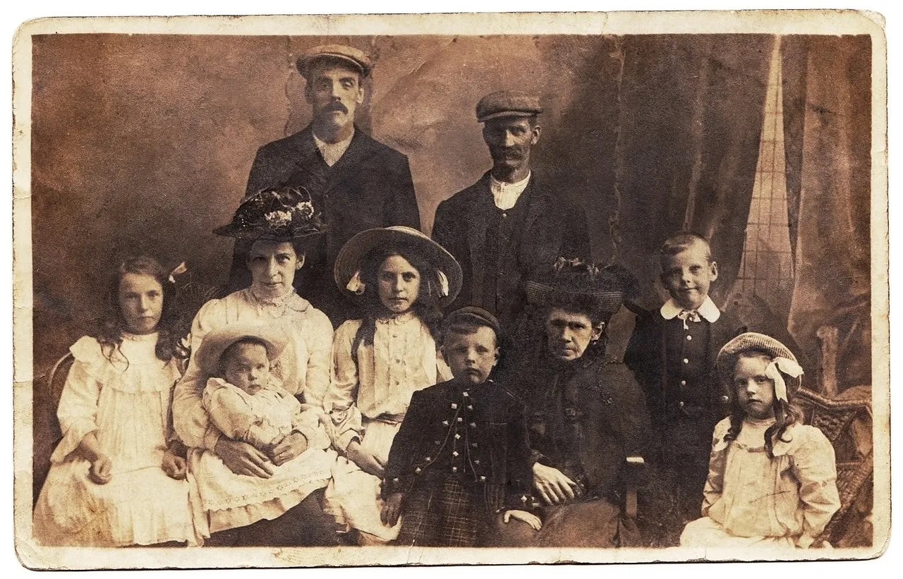 familyportrait shawnrandall via pixabay