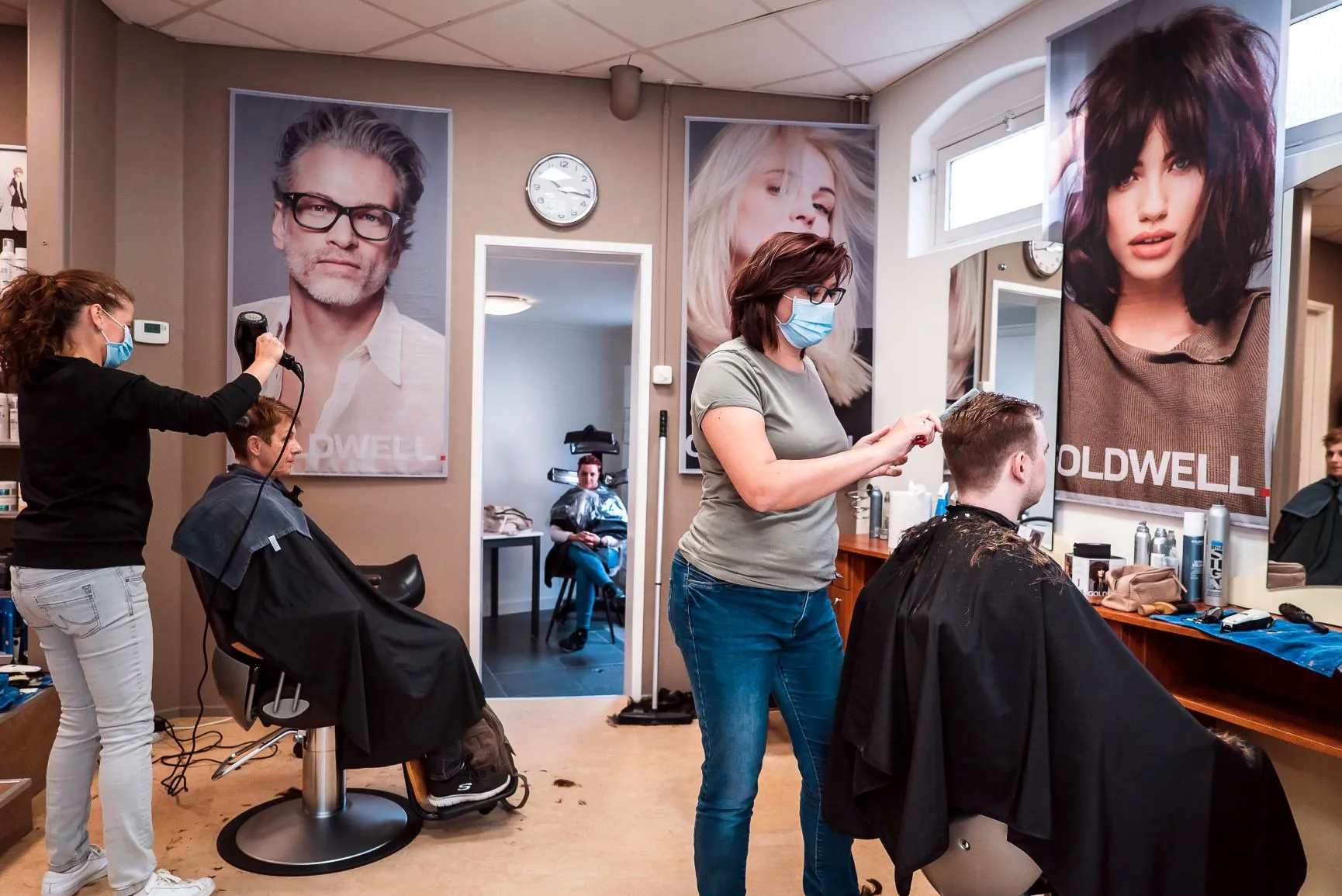 kapsalon ewien van bergeijk kwant via unsplash