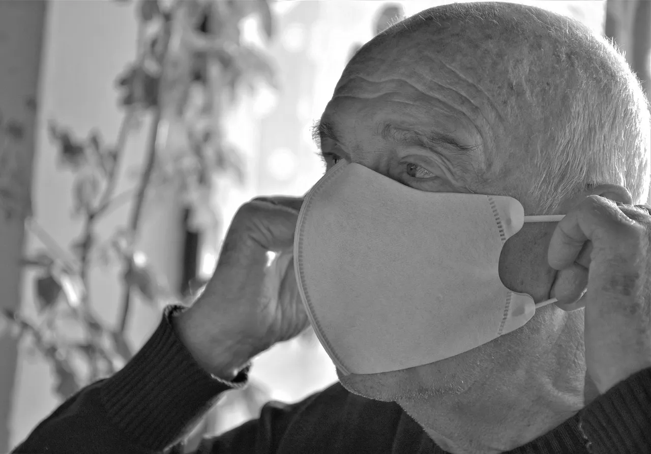 mondkapje senior ritae via pixabay