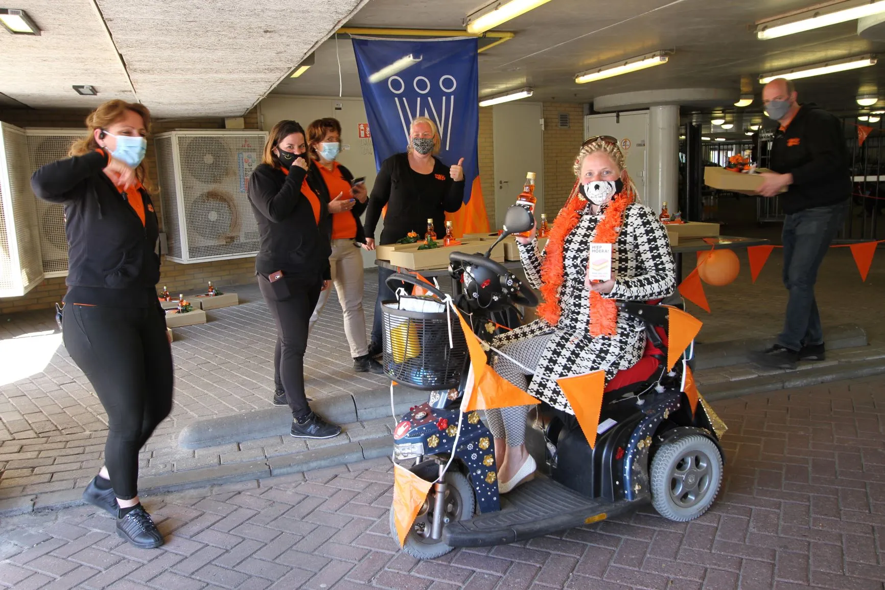 oranje 8