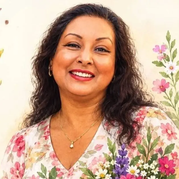 Indrani met bloemen