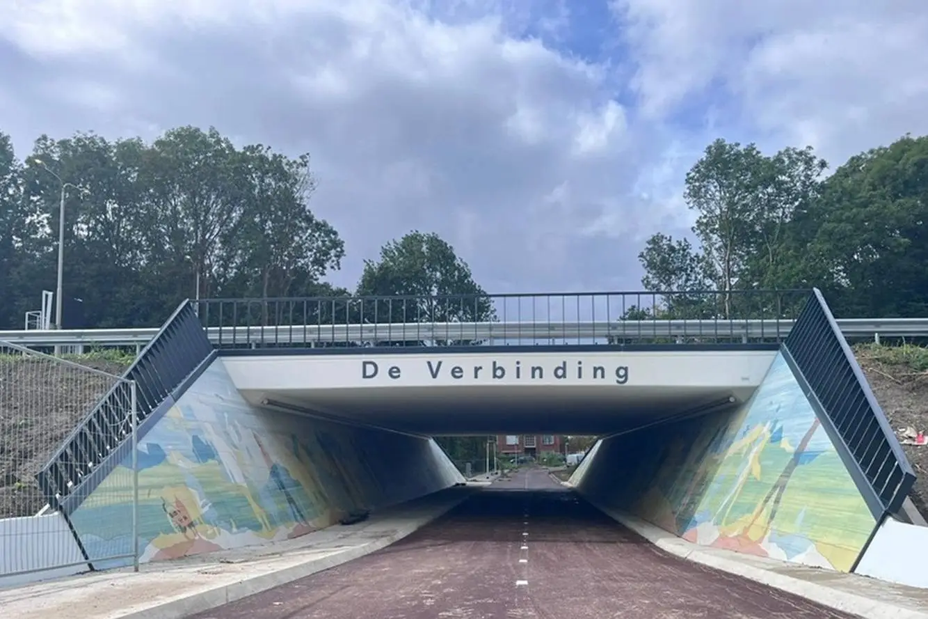 De Verbinding groot op onderdoorgang