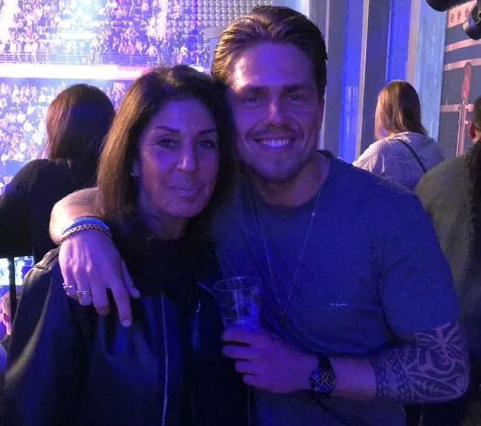 De bom is gebarsten bij de Hazes: Rachel en André staan lijnrecht tegenover Roxeanne