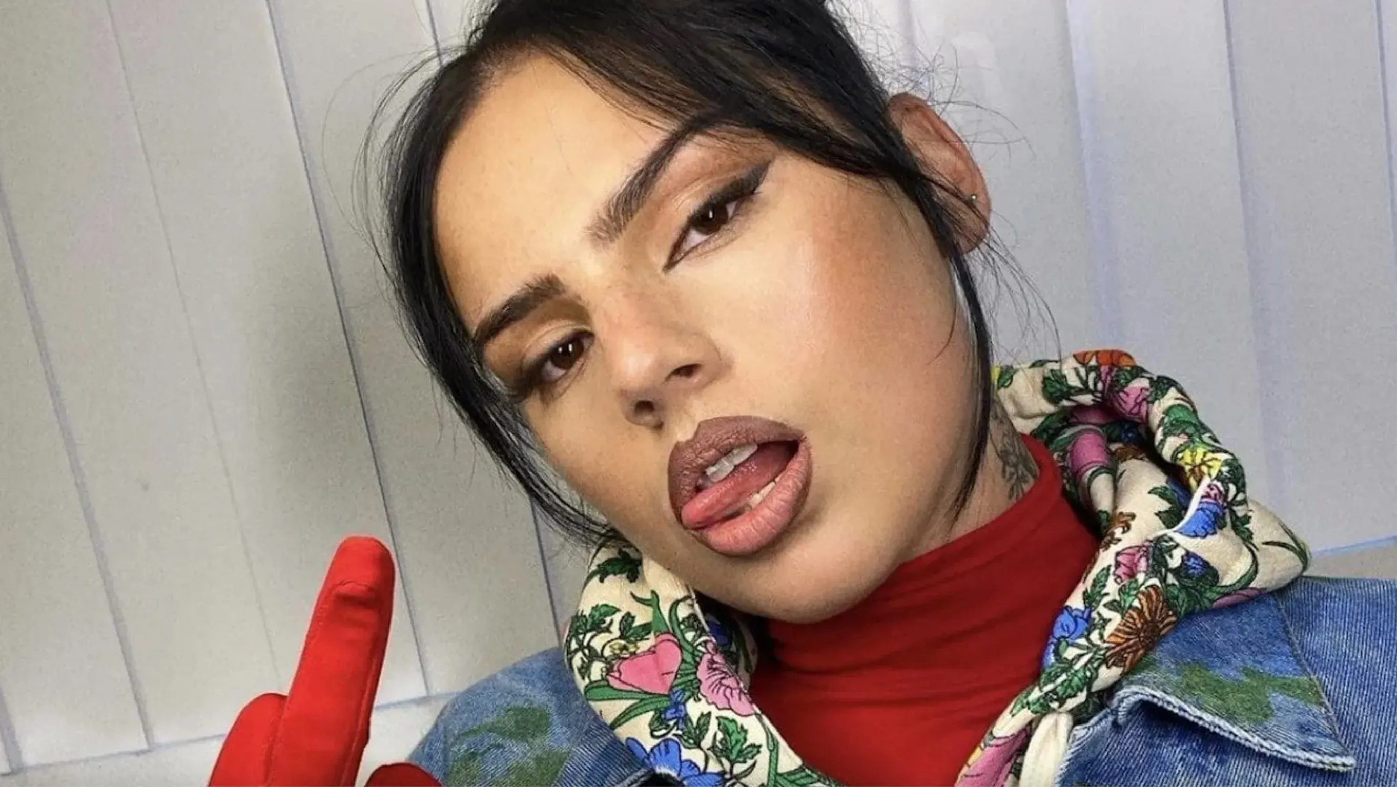 'Famke Louise zit in geldnood en veranderd prijs van 18+ content'