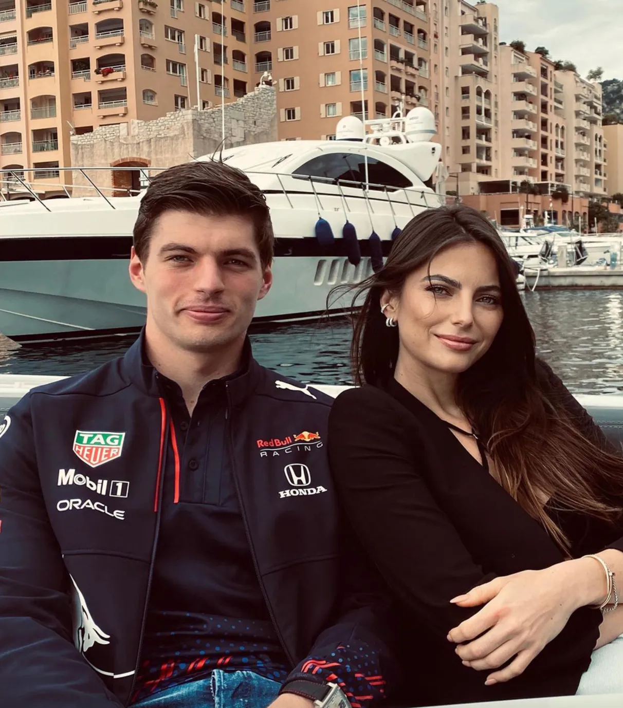 Kelly Piquet hint op groot nieuws met Max Verstappen