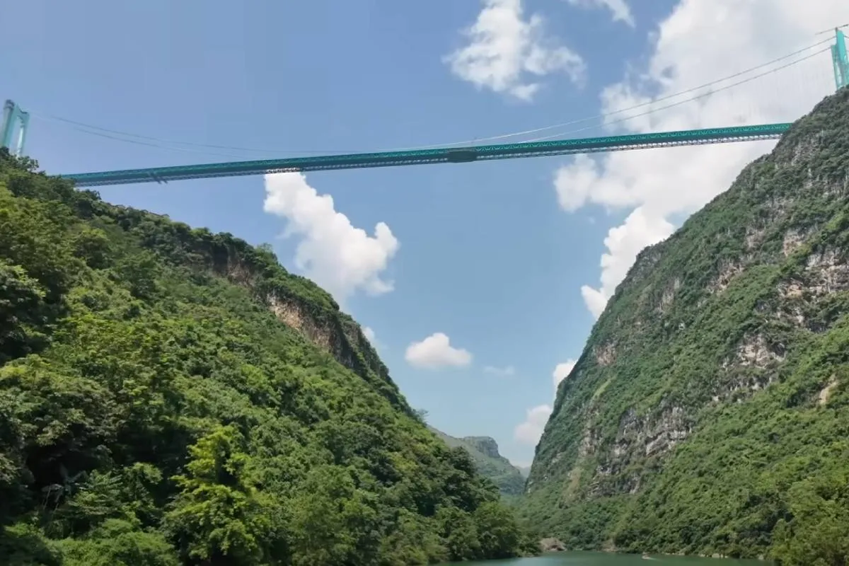 China opent hoogste brug ter wereld
