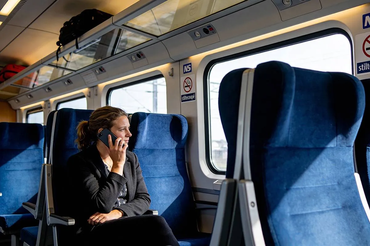 Telefoongesprek in stiltecoupé onthult scheidingsplannen: man weet van niets