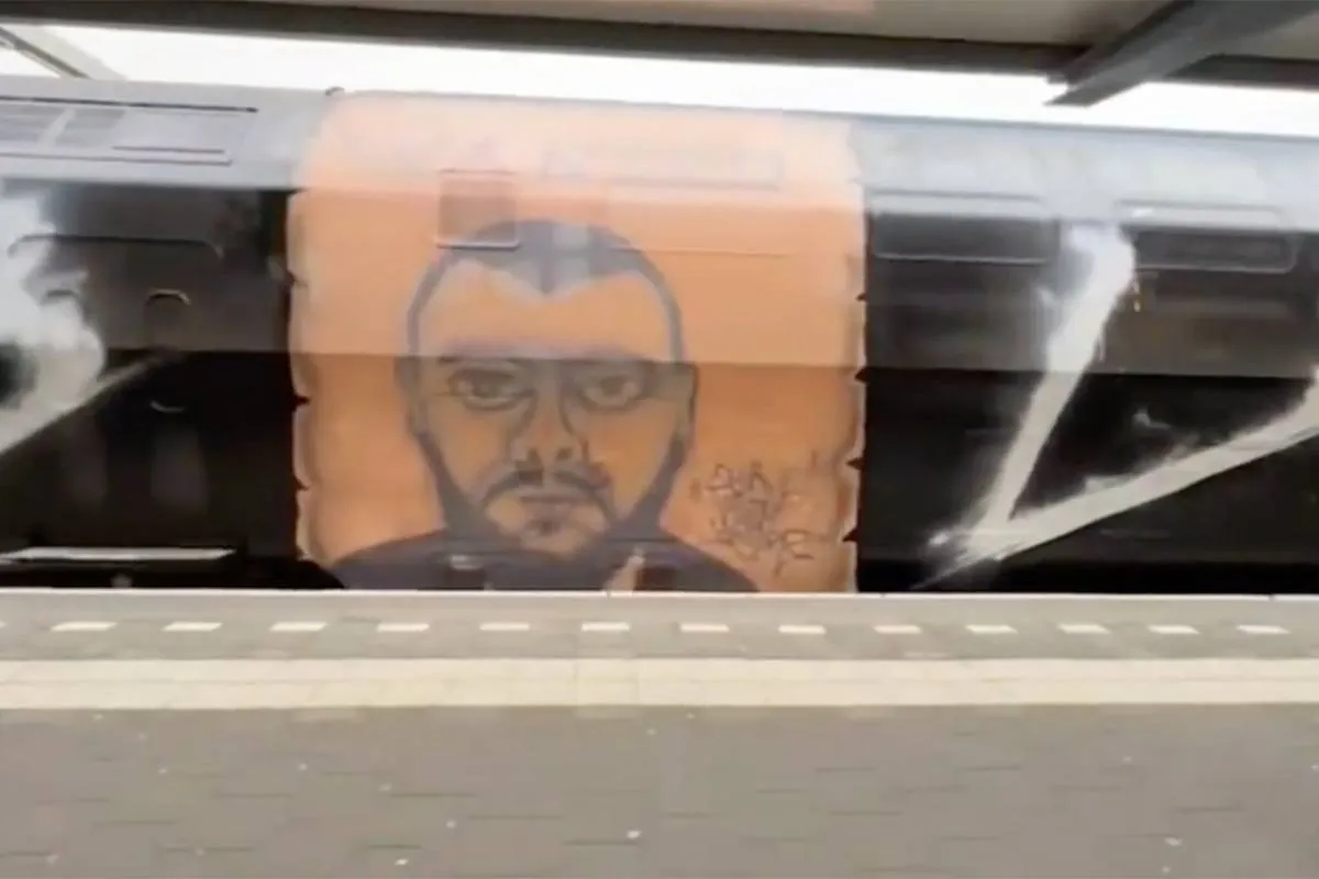 thumb_vk_Bolle_Jos_verschijnt_in_graffiti_op_treinstel