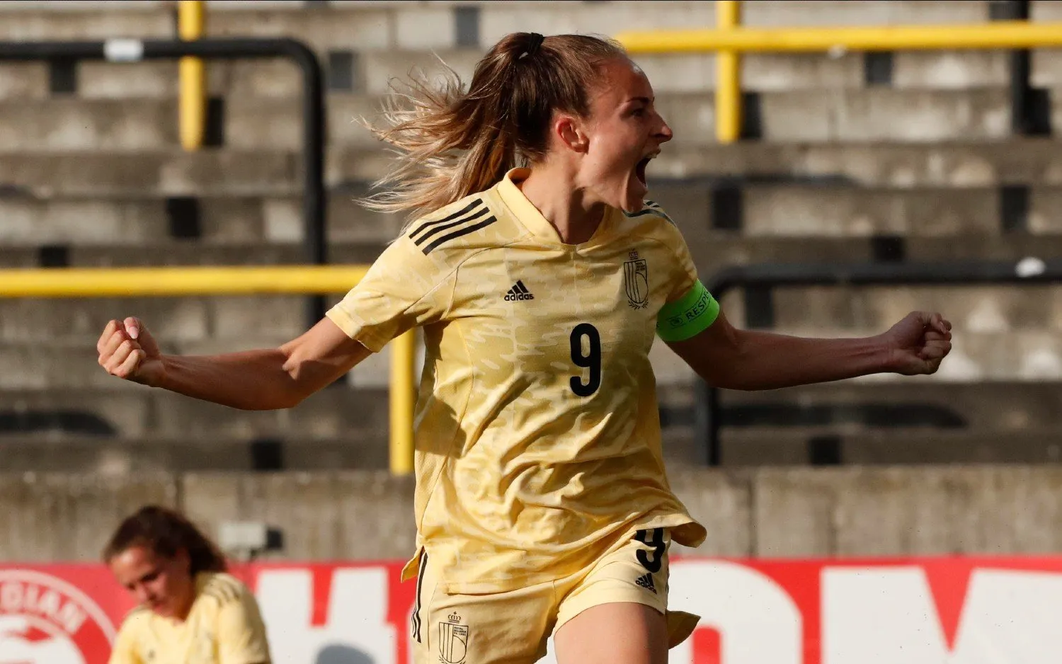 220623tessawullaertjuicht