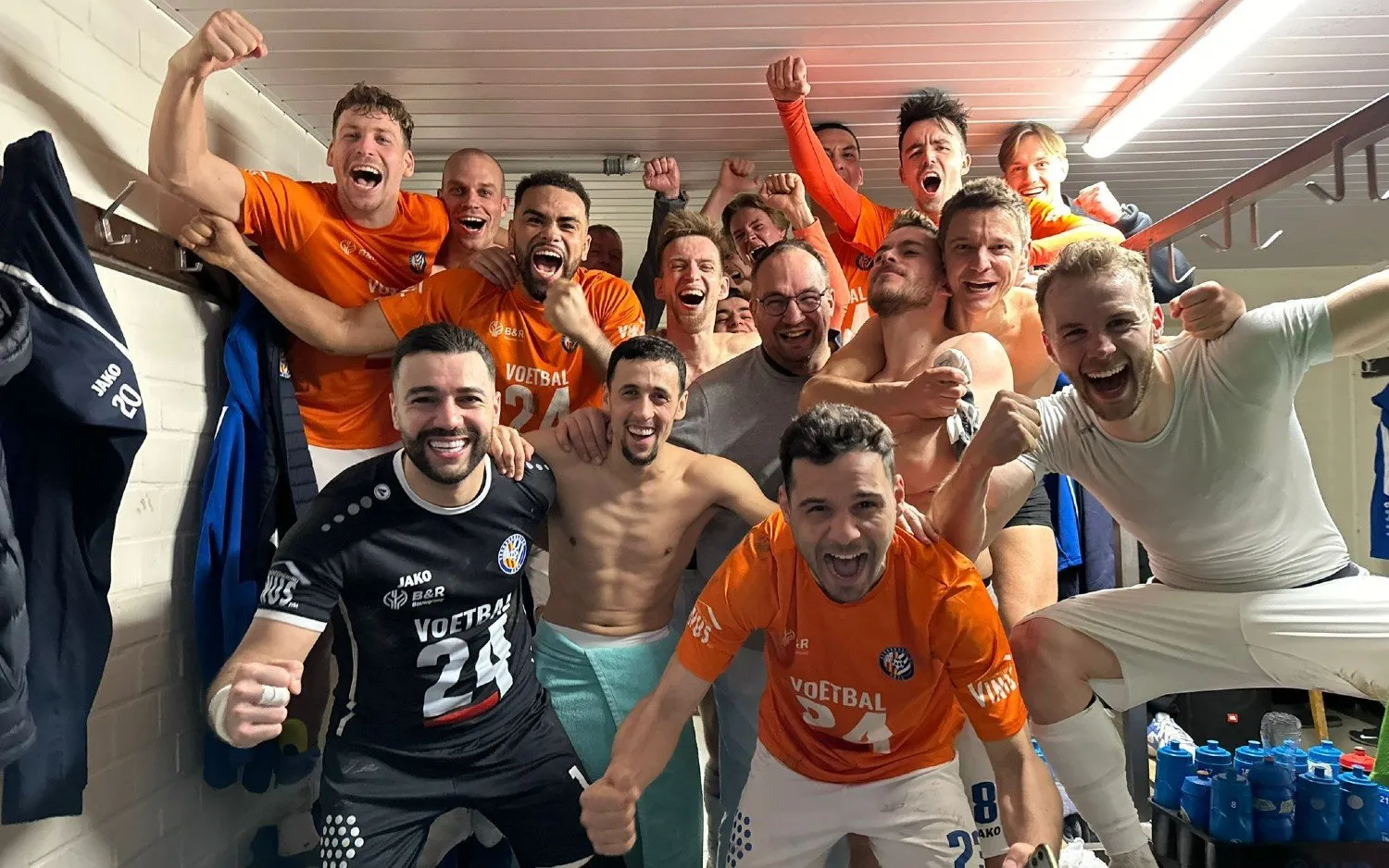 240317verbroederinggeelzepperenbrustemwinfie